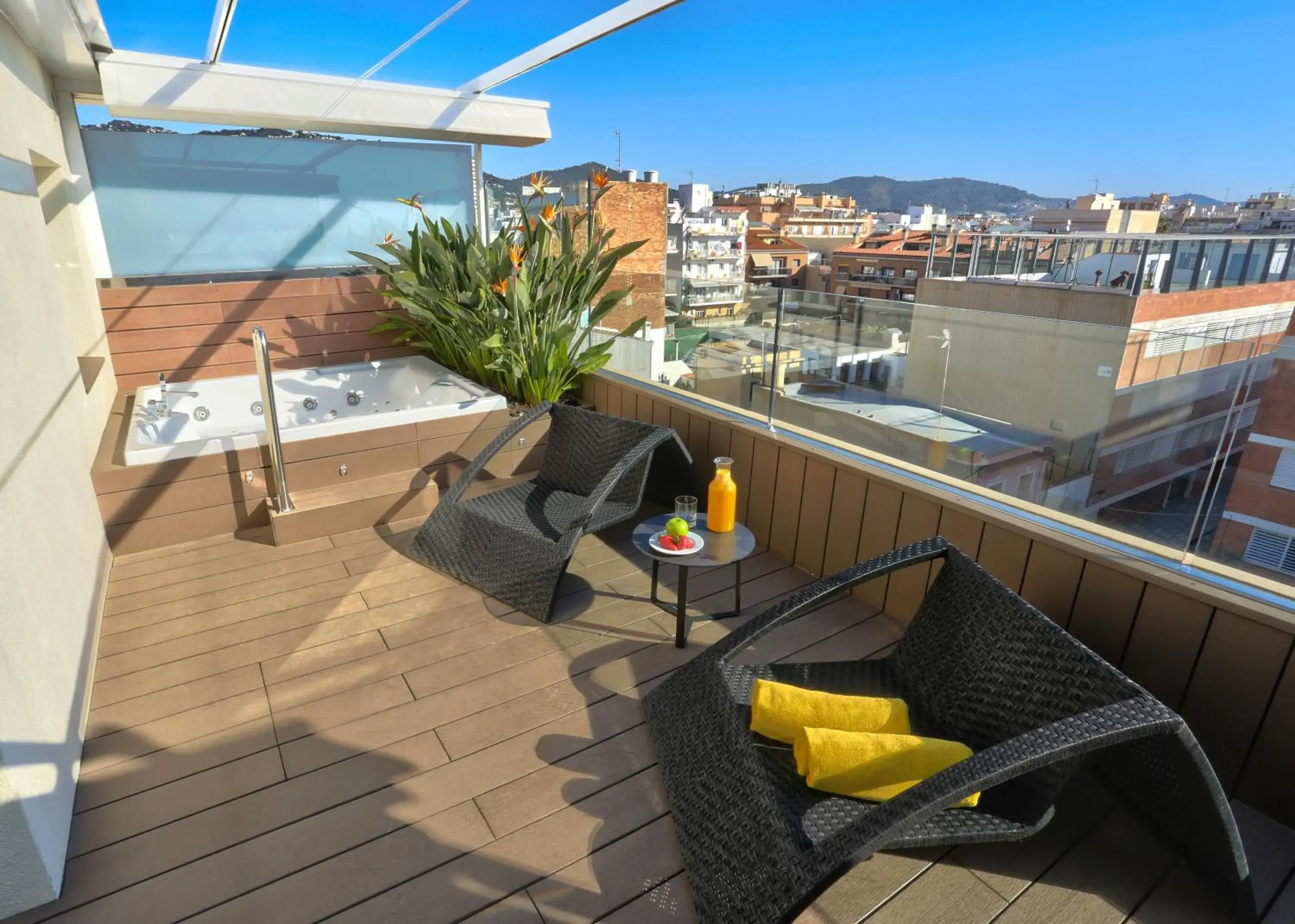 Premium Superior Double Room with Spa Bath in KAKTUS Hotel Volga - Adults Recommended Premium Superior Double Room with Spa Bath in KAKTUS Hotel Volga - Adults Recommended