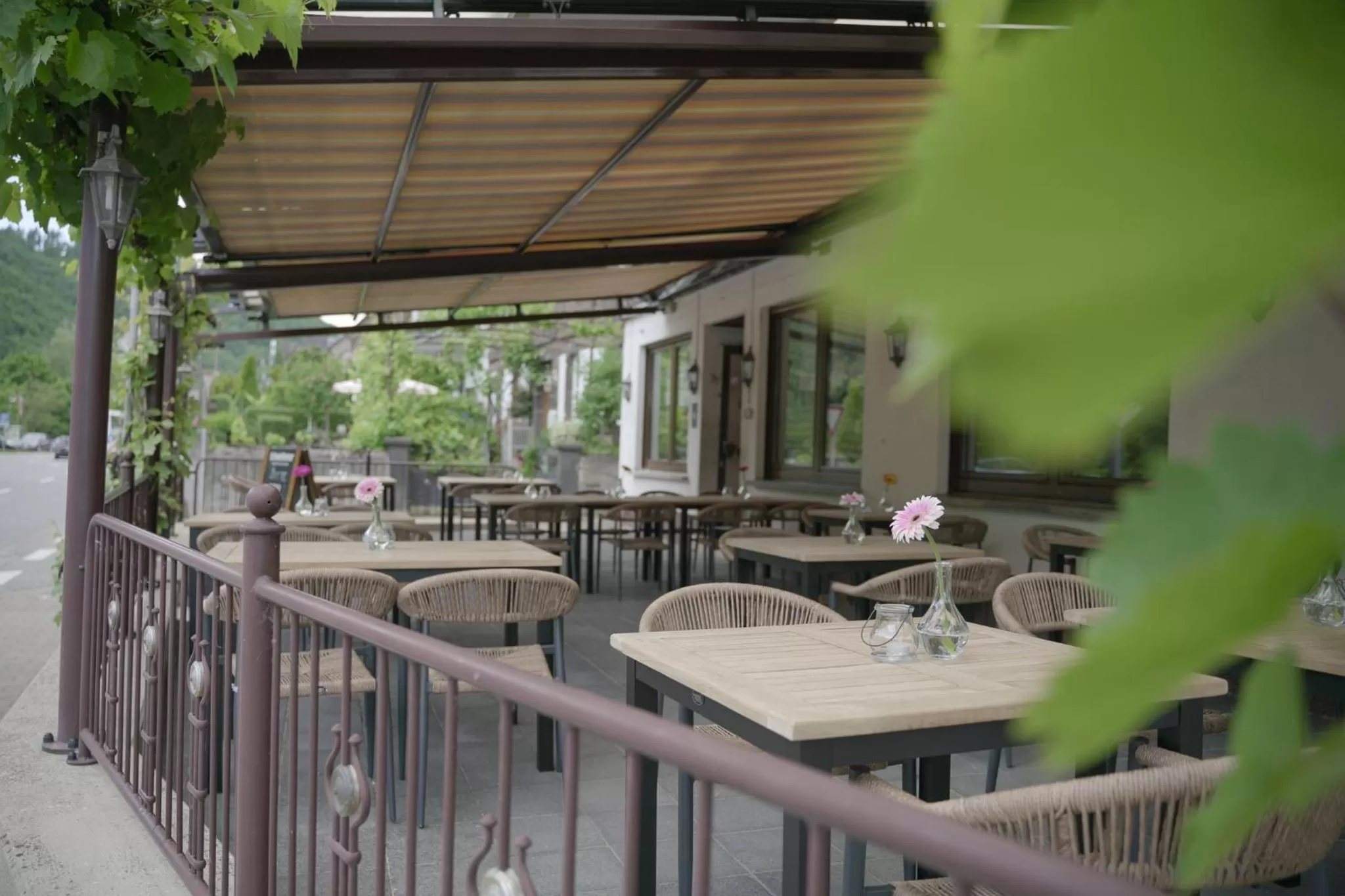 Restaurant/Places to Eat in Ley Hotel