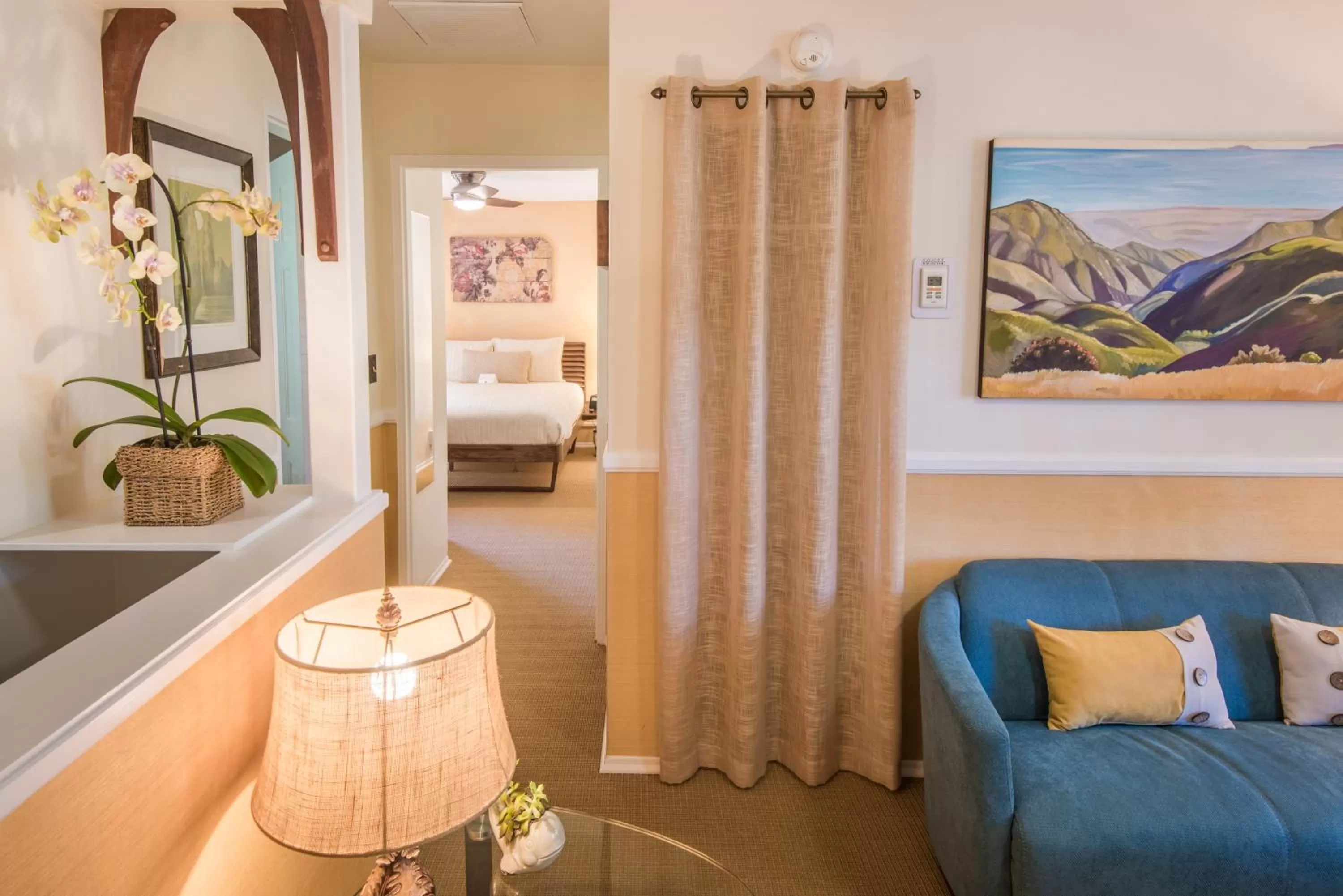 Seating area in Harbor House Inn