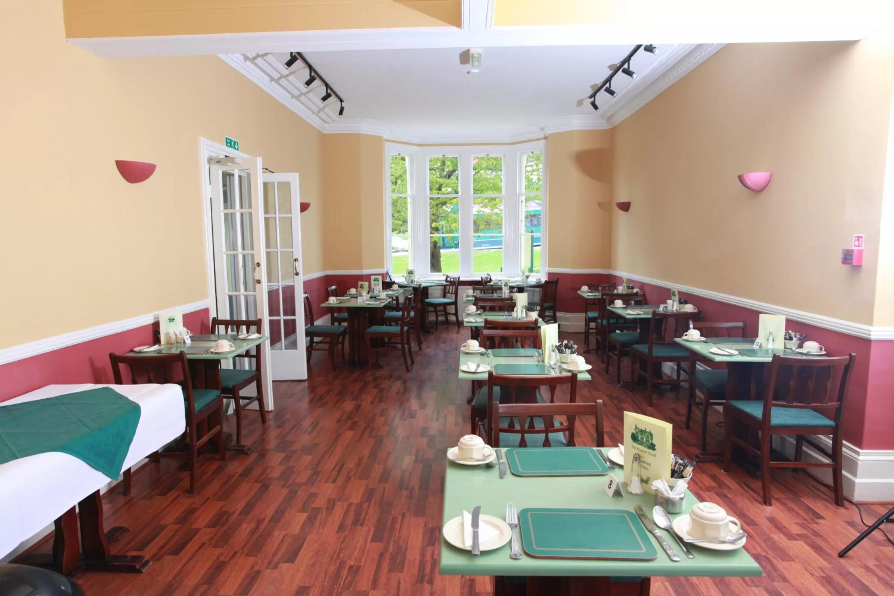 Photo of the whole room in Russell Hotel