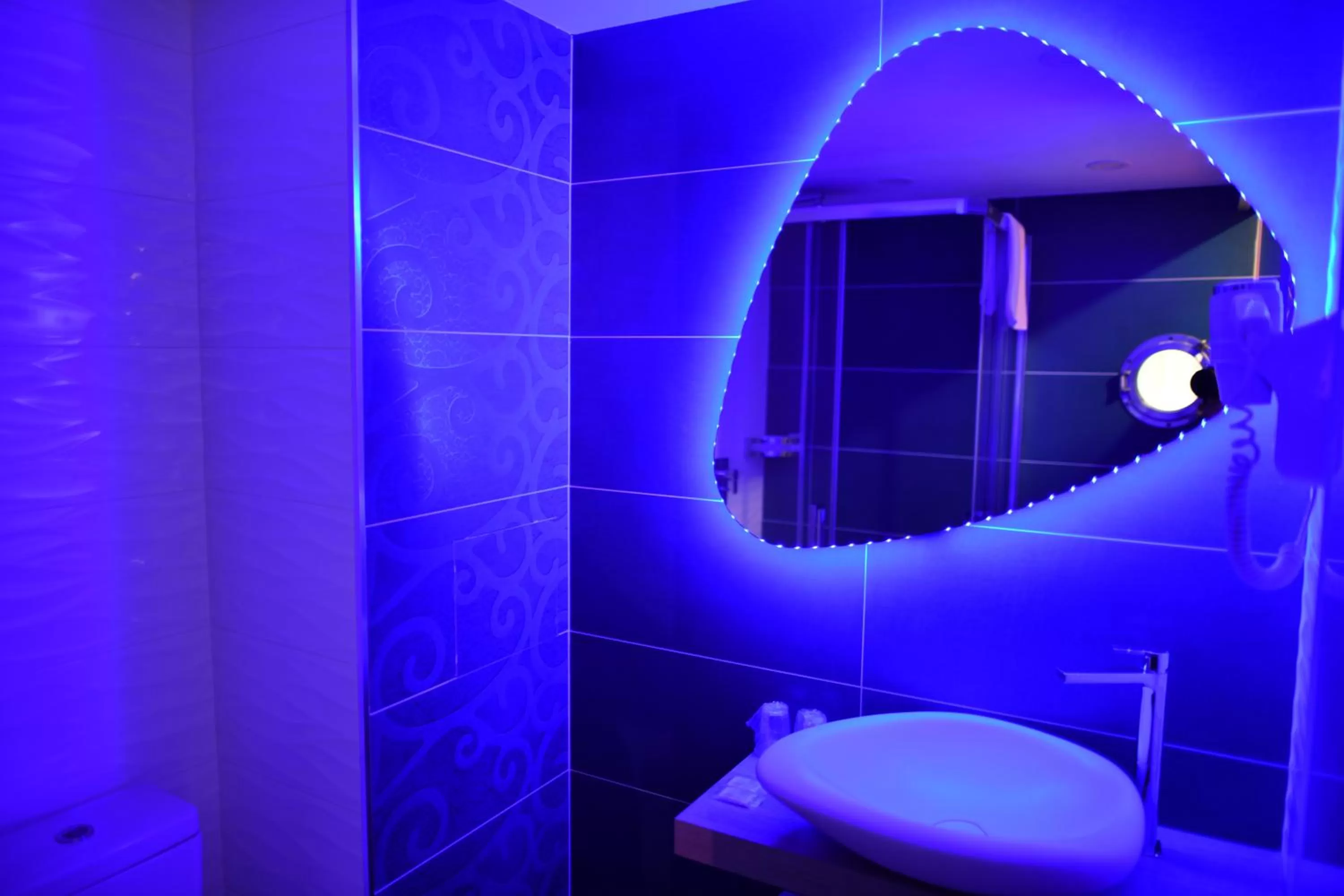 Bathroom in Hôtel Le Claridge