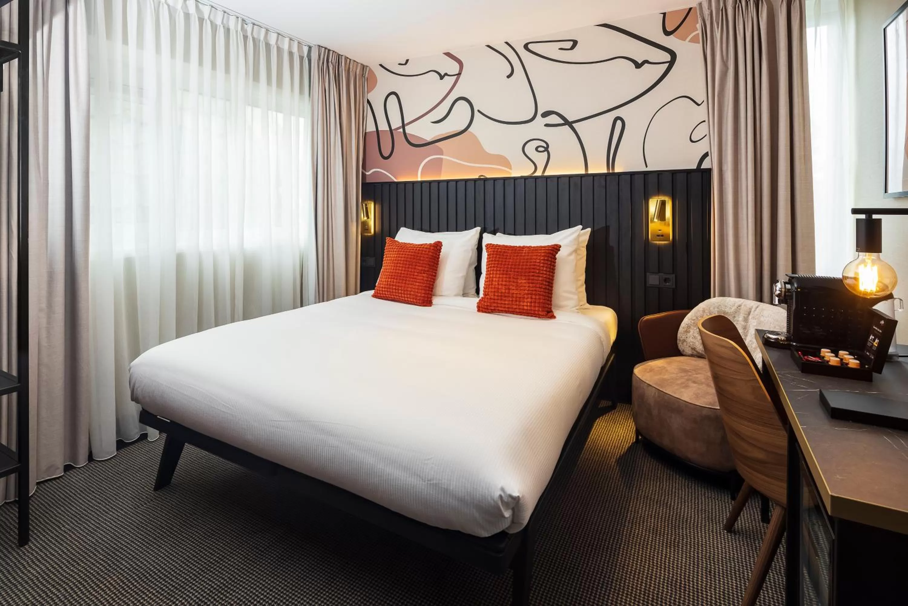 Photo of the whole room, Bed in Huygens Place Amsterdam