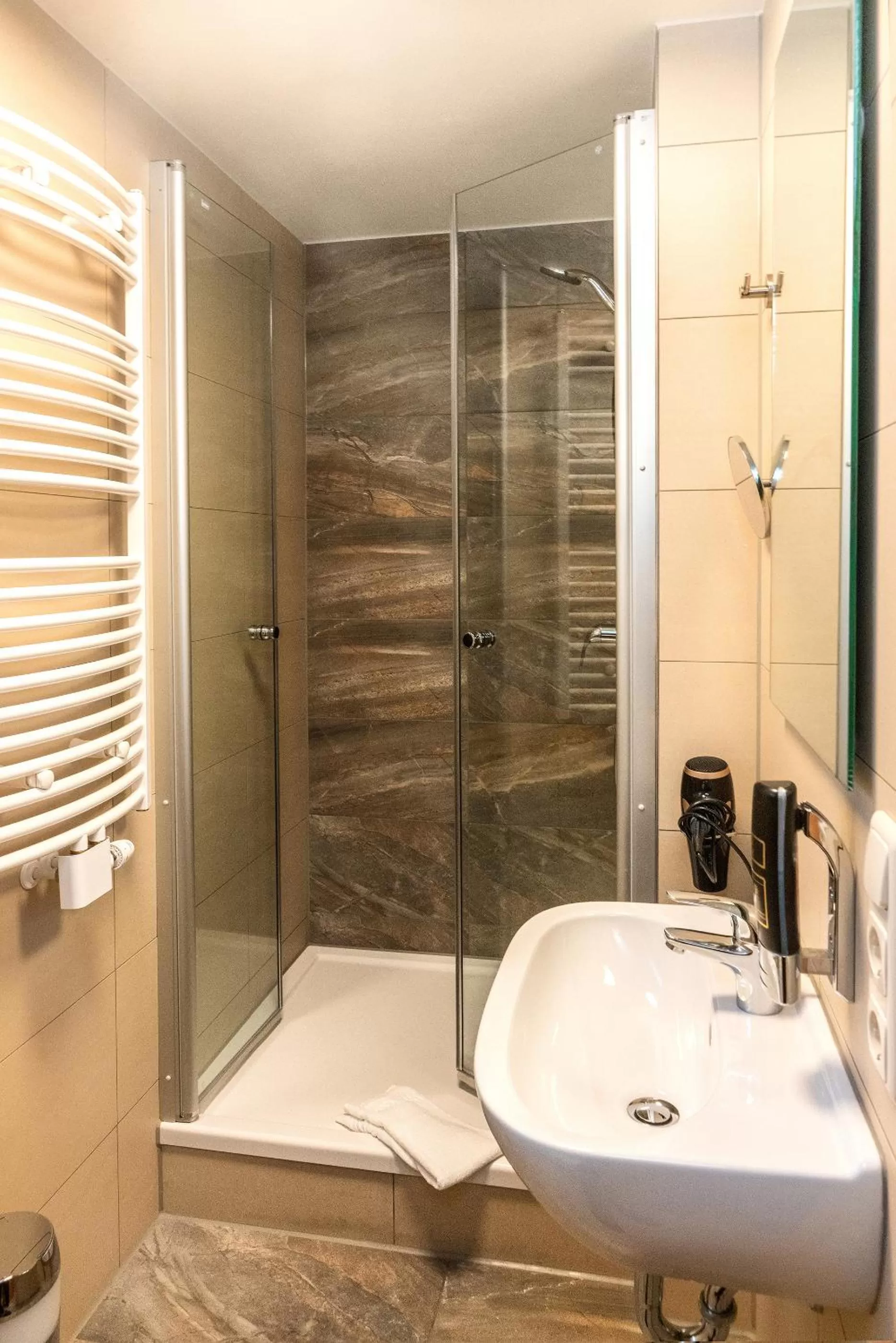 Bathroom in Donau-Hotel