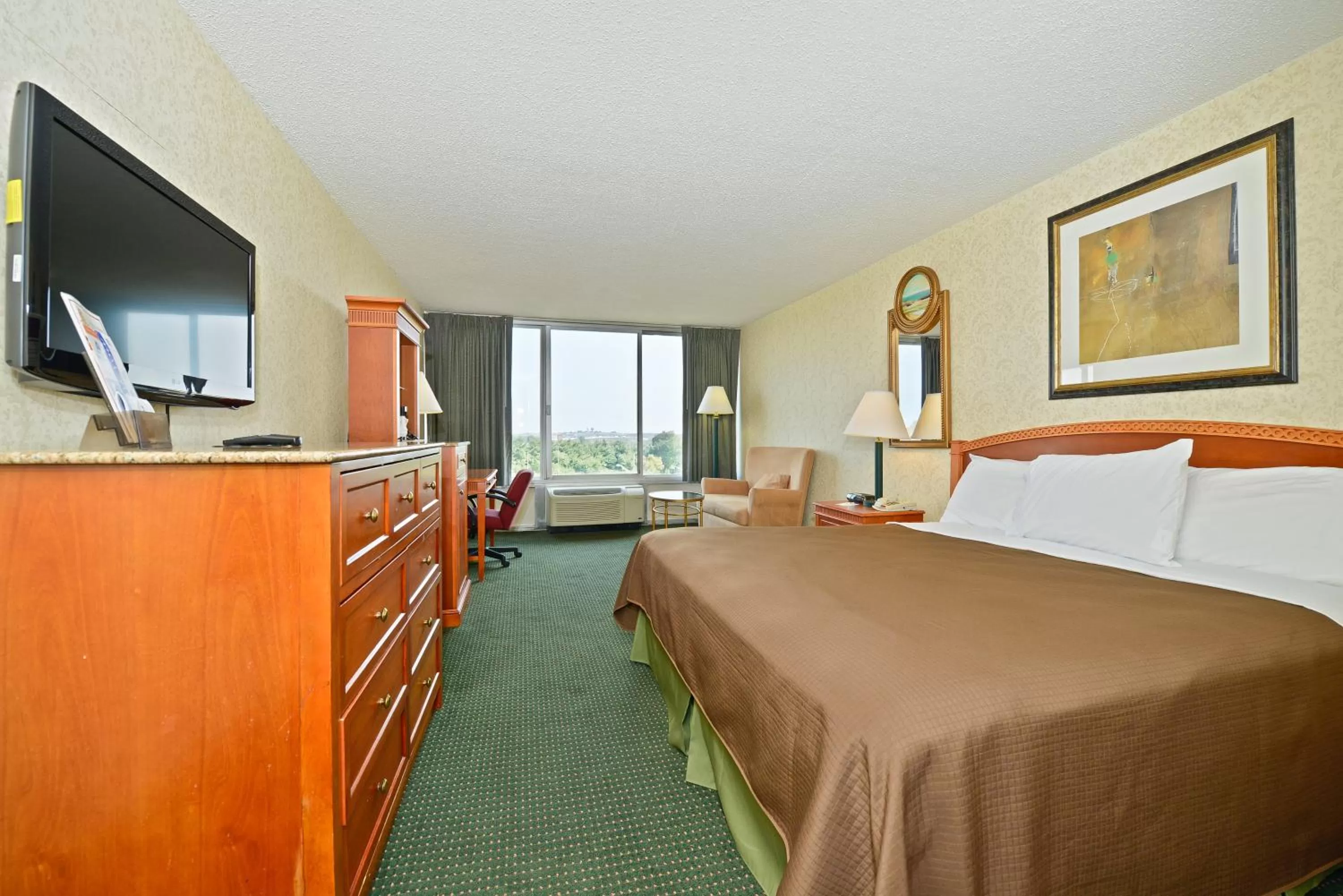 Bedroom, Bed in Americas Best Value Inn - Baltimore