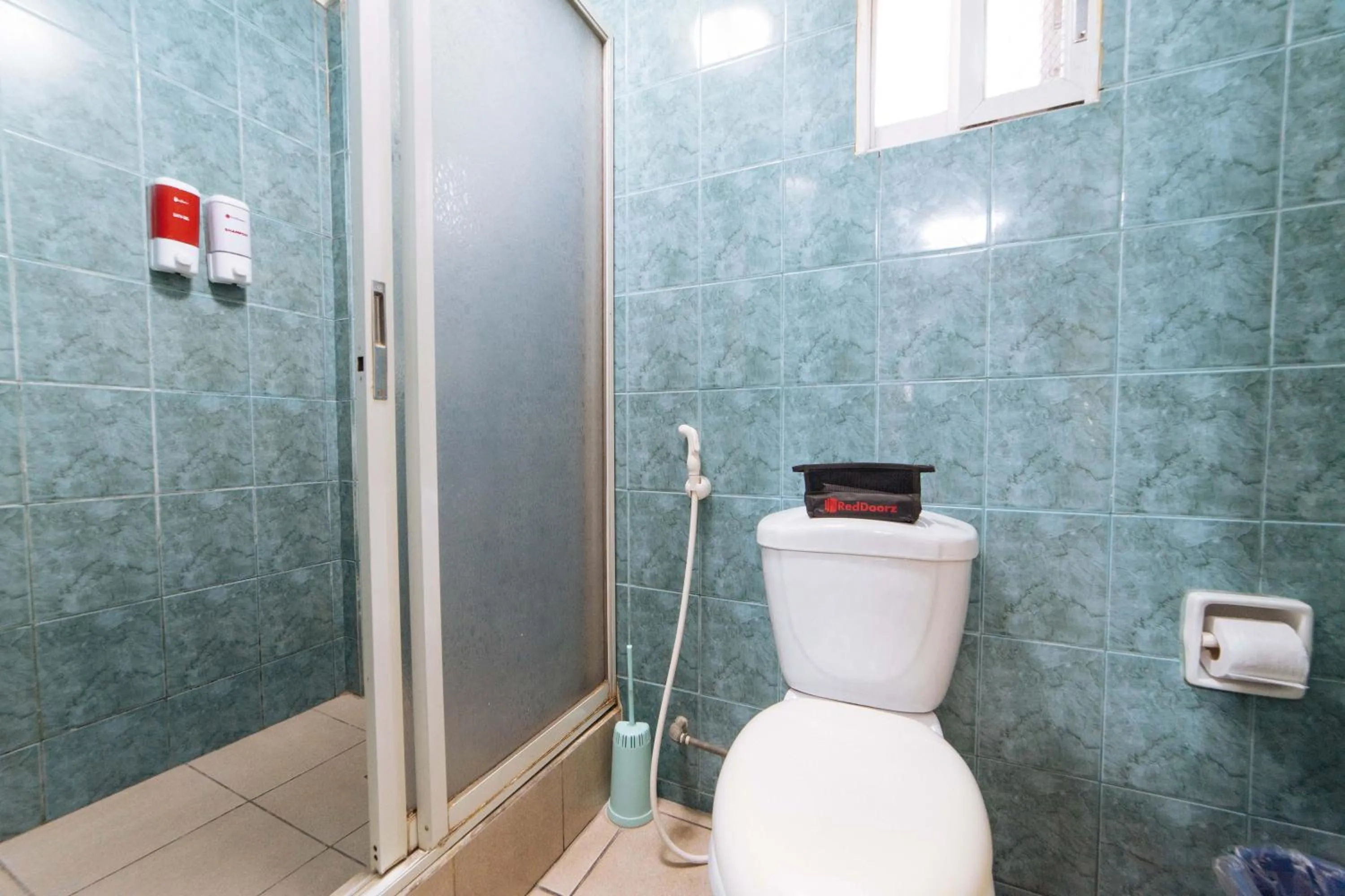 Shower in RedDoorz @ Clarkview 21st Street Angeles City