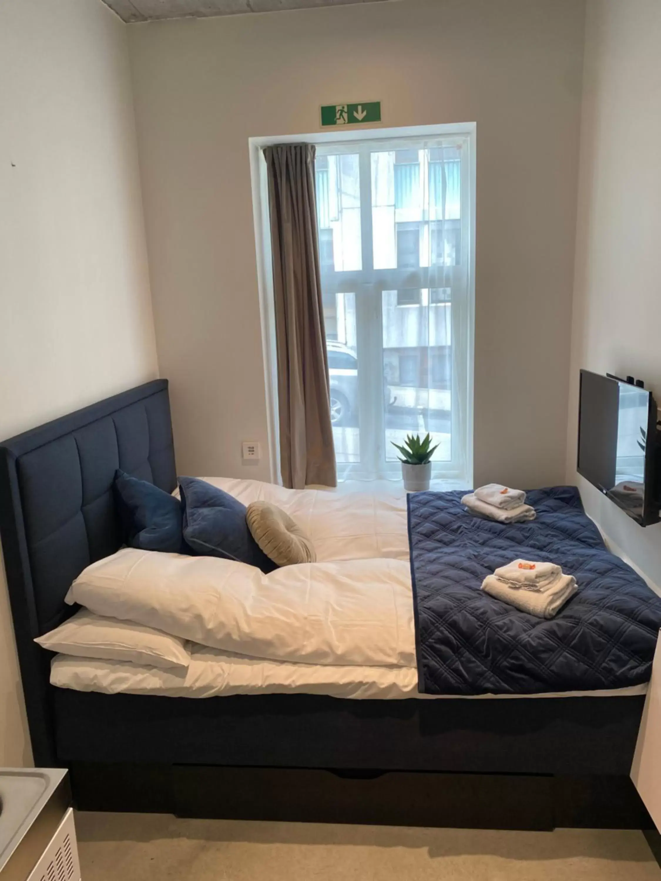 Small Double Room for 2 people in Aalesund City Apartment Small Double Room for 2 people in Aalesund City Apartment