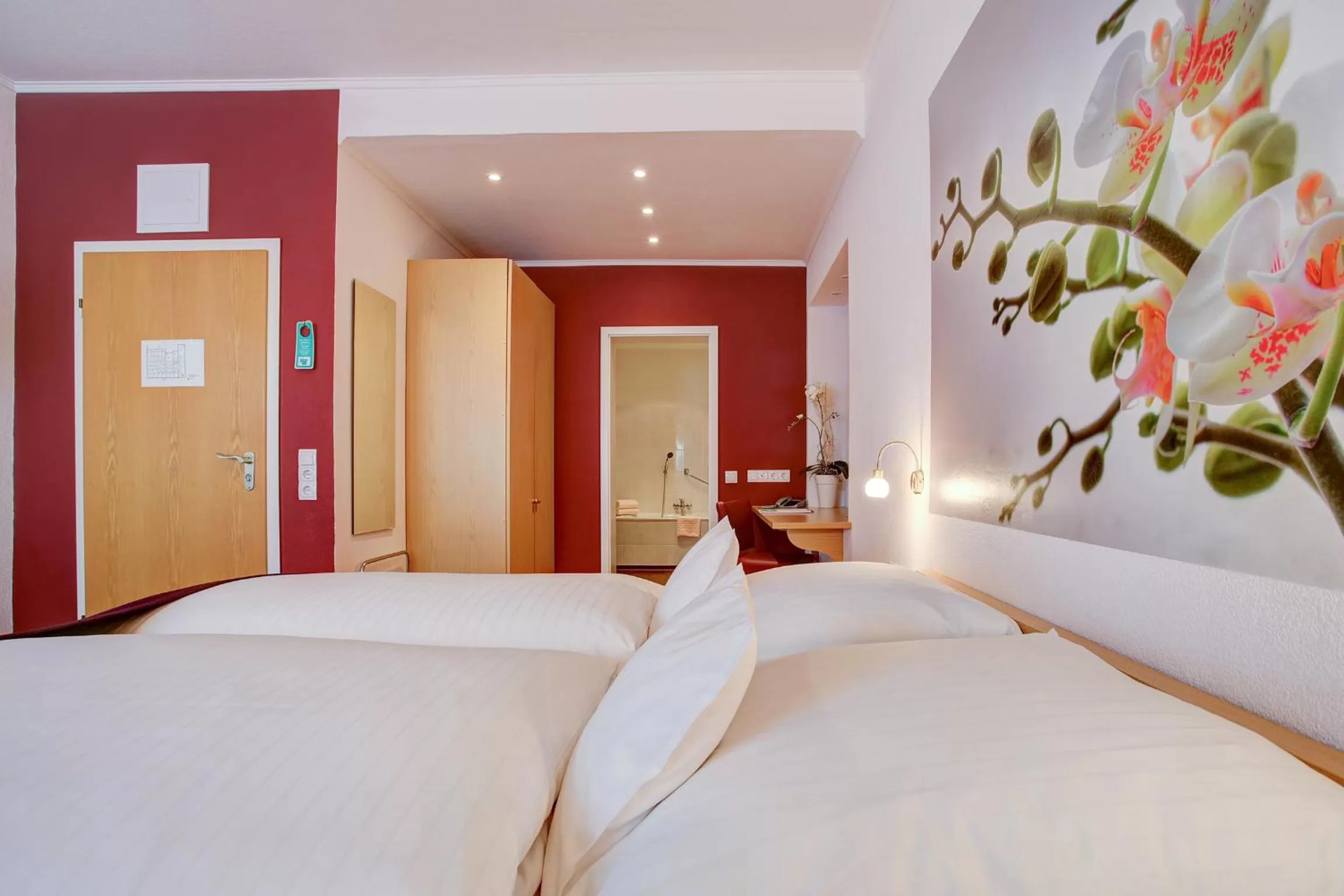 Photo of the whole room, Bed in Hotel Consul