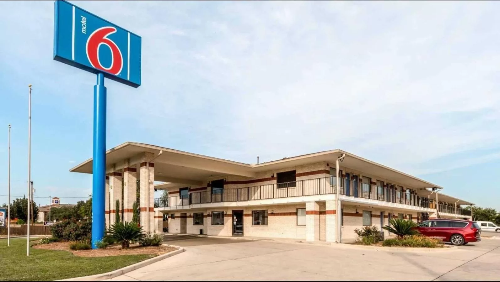 Property building in Motel 6-San Antonio, TX - South WW White Rd