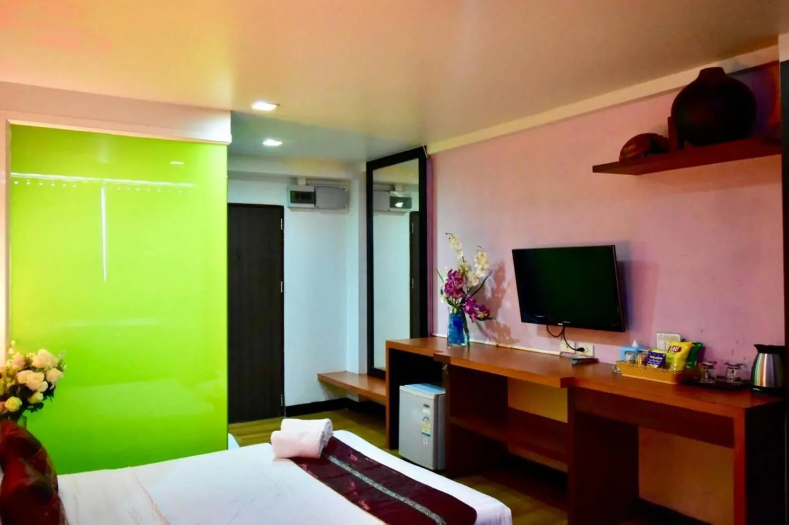 Bed in Happyland Mansion