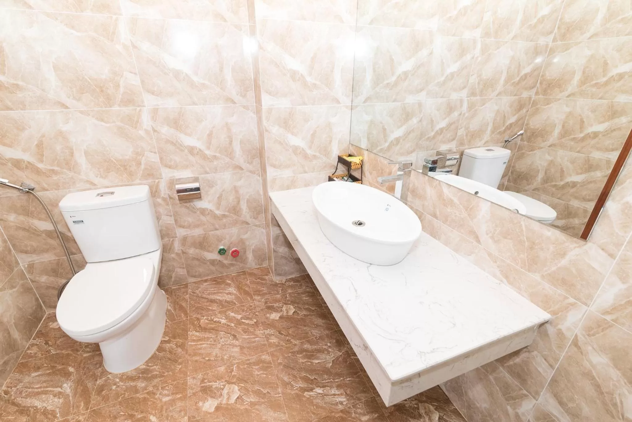 Shower in Sao Mai Hotel & Apartment