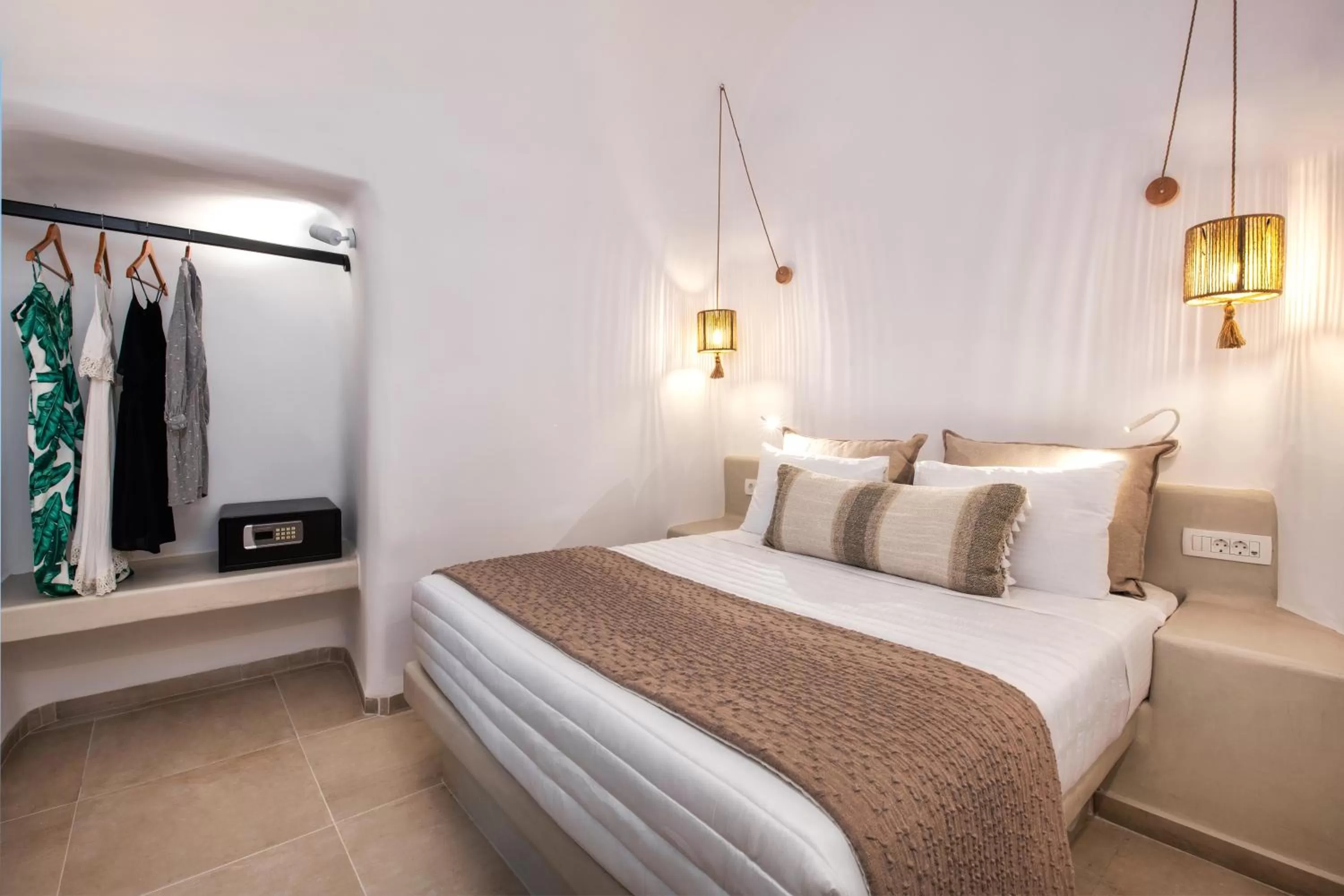 Bedroom, Bed in Hill Suites