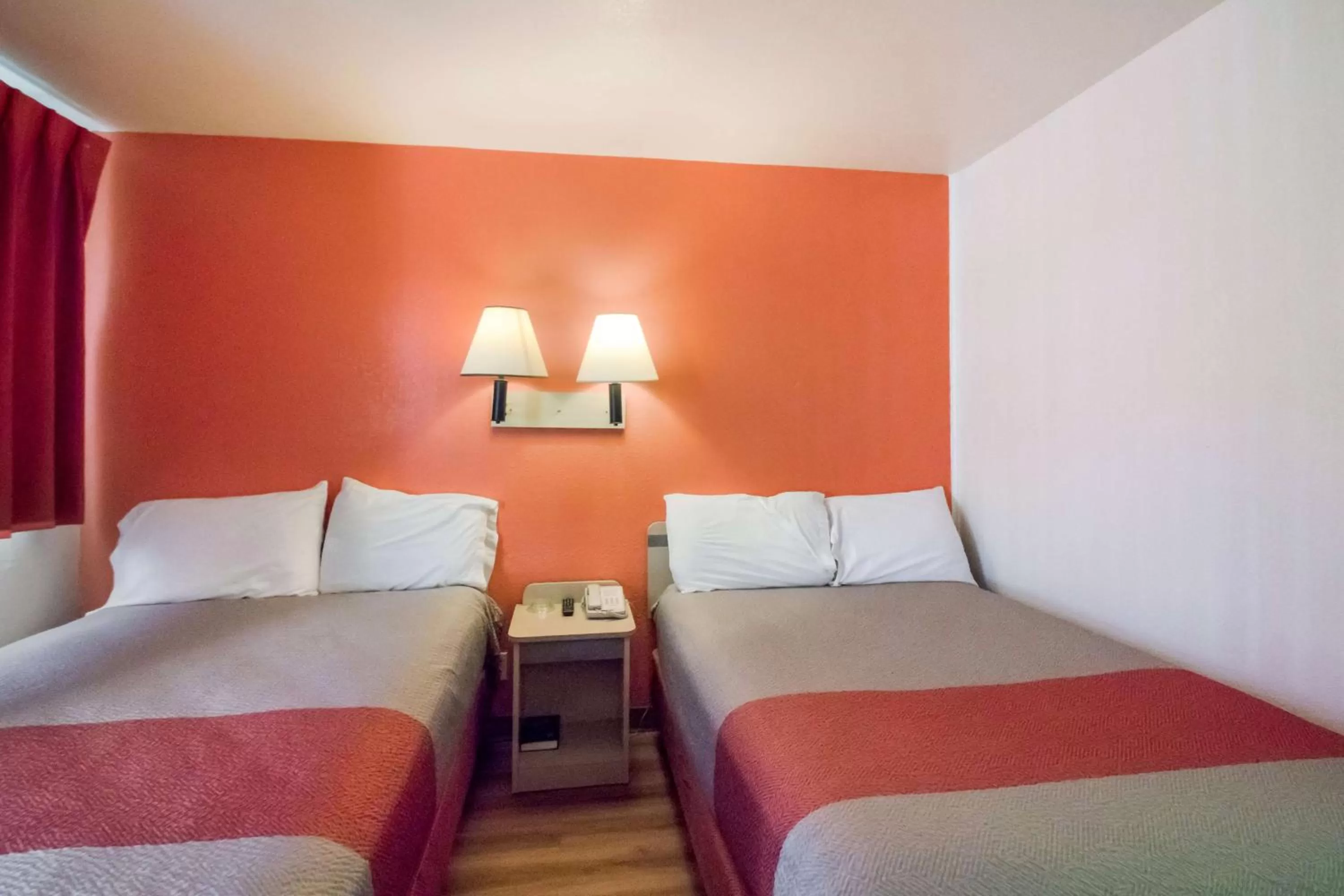 Photo of the whole room, Bed in Motel 6-Moses Lake, WA