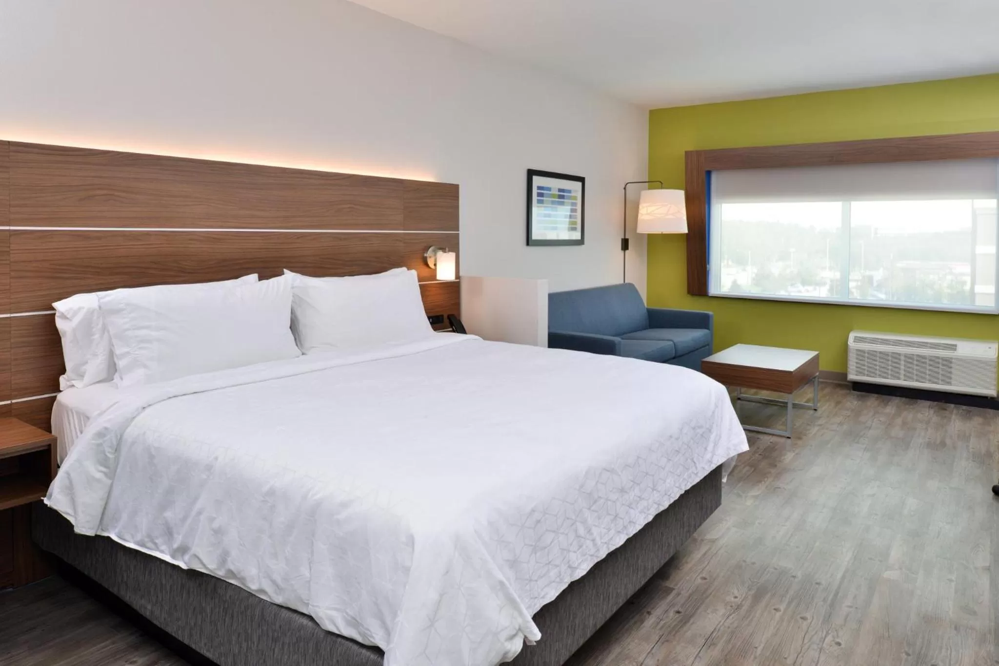 Photo of the whole room, Bed in Holiday Inn Express Orlando - South Park by IHG