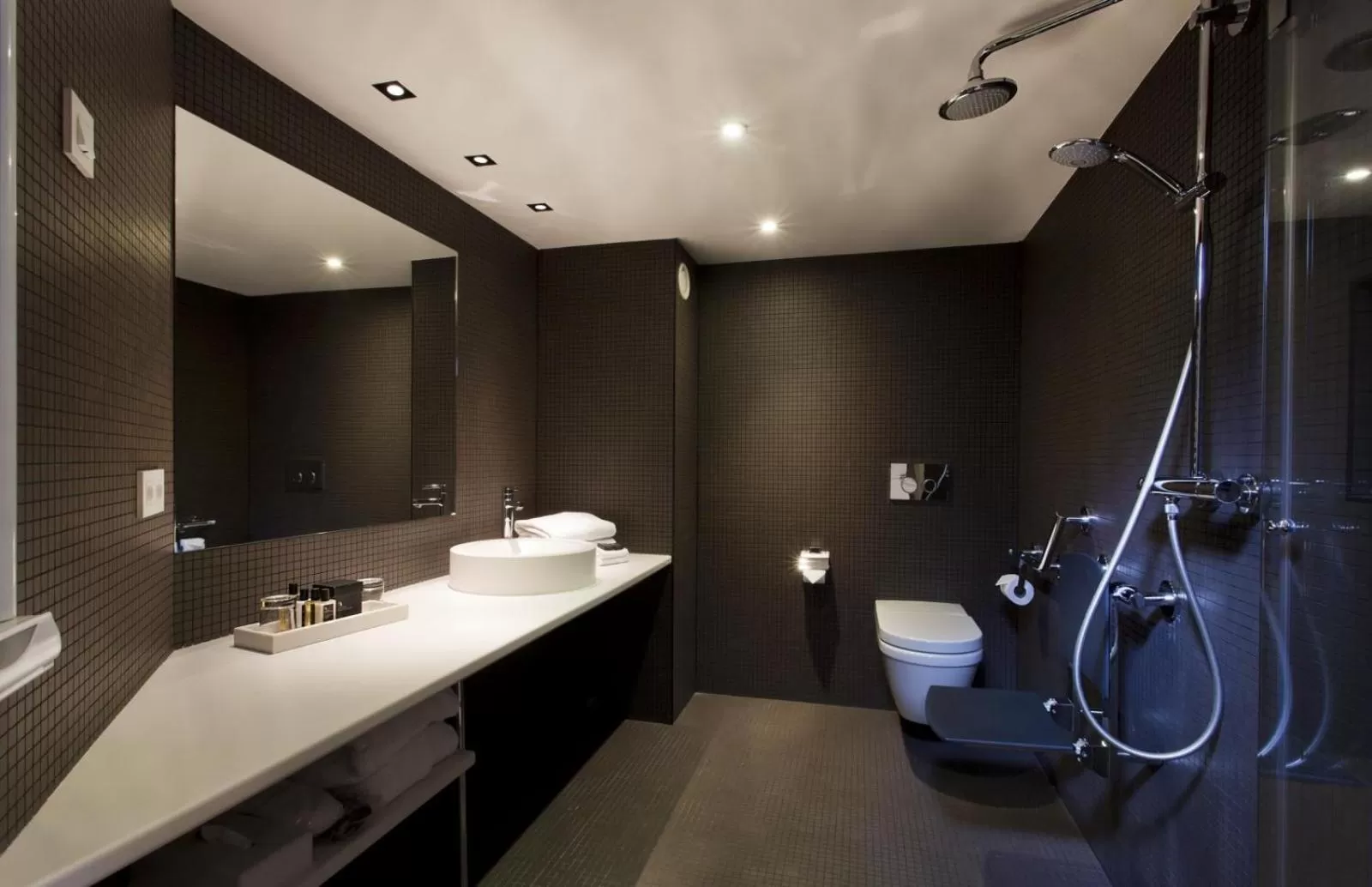 Bathroom in La Maison Champs Elysées