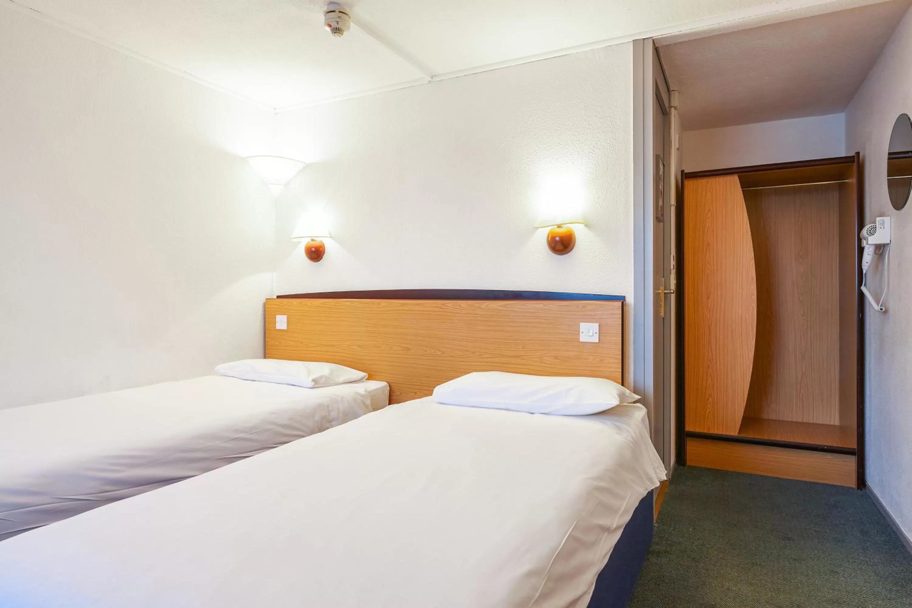 Bedroom, Bed in Campanile Hotel Wakefield