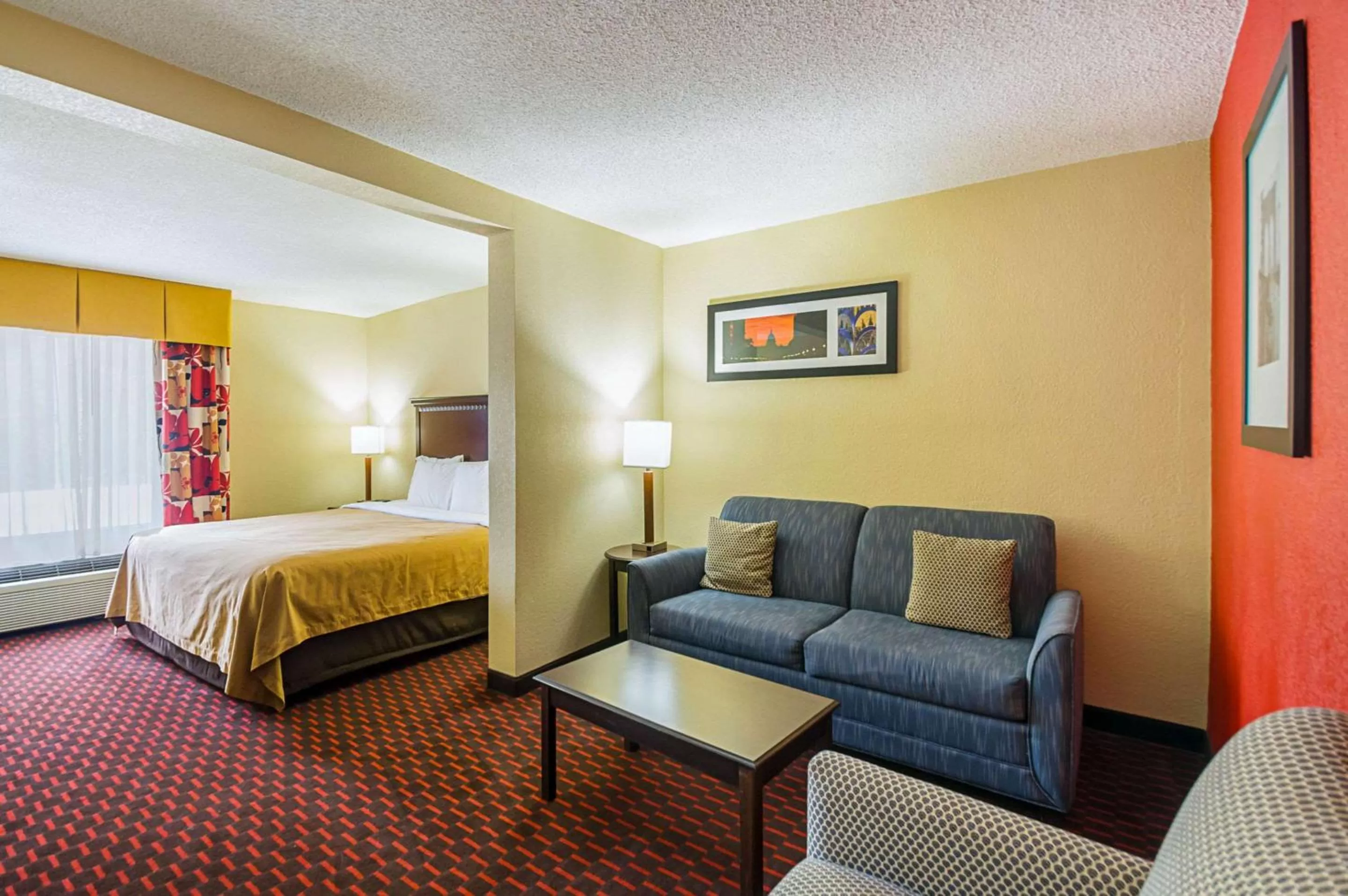 Photo of the whole room, Bed in Quality Inn & Suites Hagerstown
