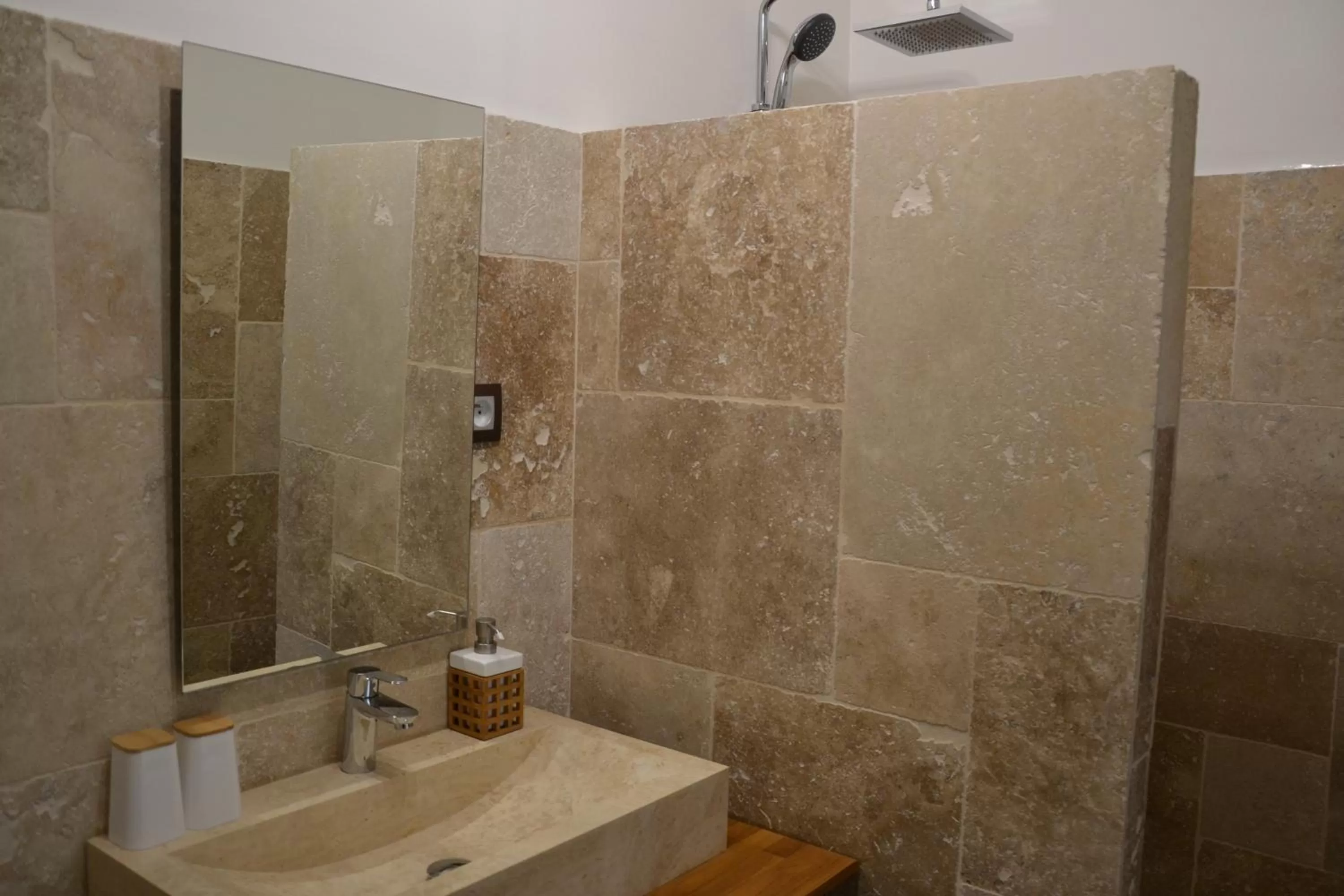 Photo of the whole room in Maison Saint Louis avec Jacuzzi