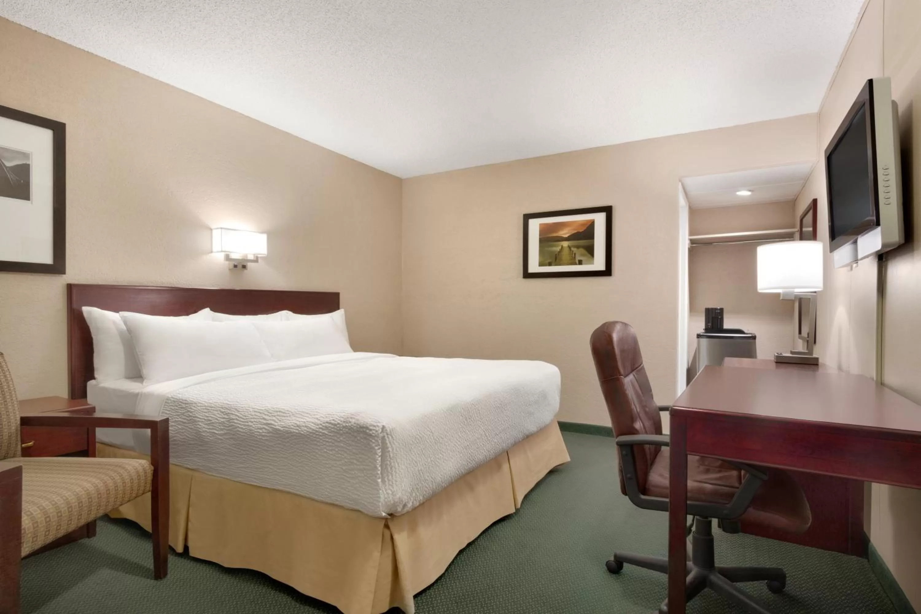Bed in Days Inn by Wyndham Lethbridge