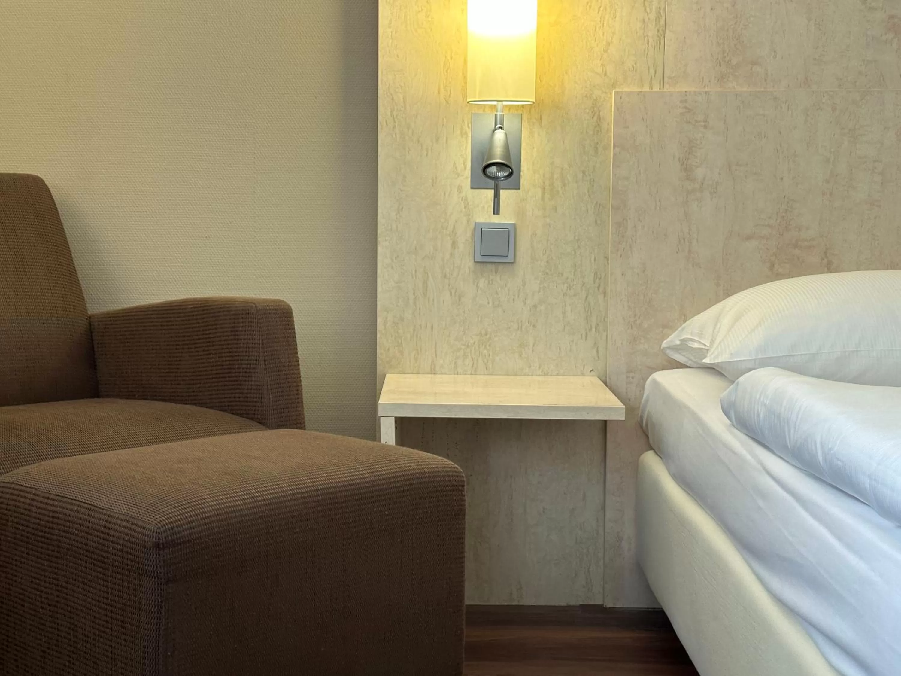 Photo of the whole room, Seating Area in Mercure Hotel Düsseldorf Süd