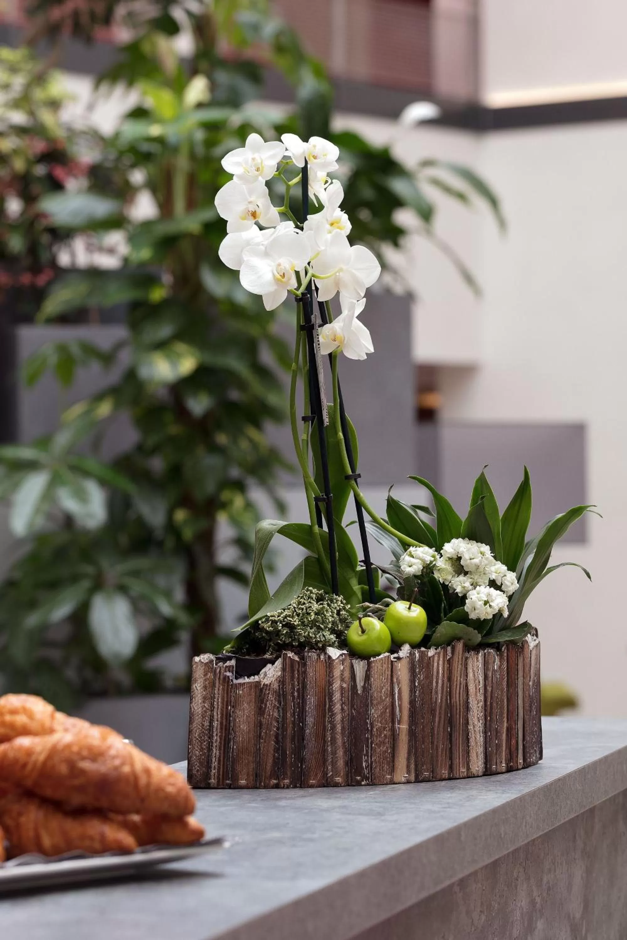 Lobby or reception in Best Western Plus Hôtel Escapade Senlis