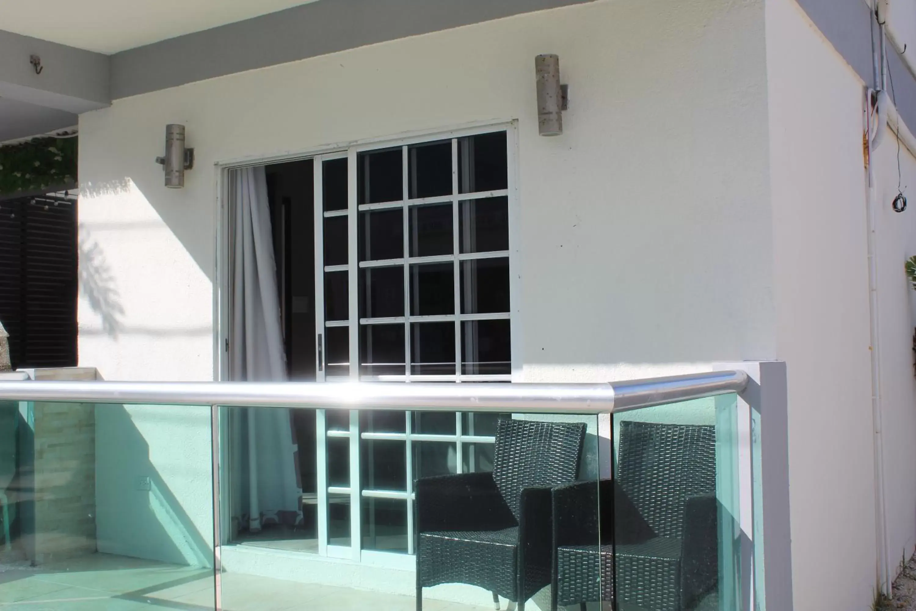 Deluxe Double Room with Balcony - Island View in Barefoot Caye Caulker Hotel Deluxe Double Room with Balcony - Island View in Barefoot Caye Caulker Hotel