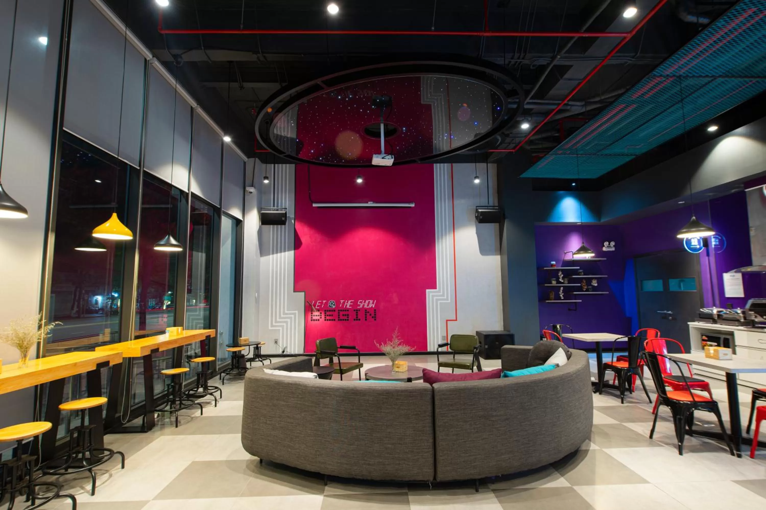 Lounge or bar in Tru by Hilton Viet Tri City Centre