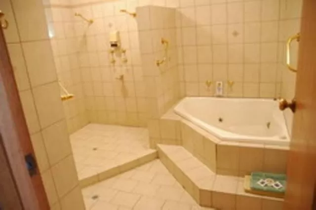 Bathroom in McLaren Vale Motel & Apartments