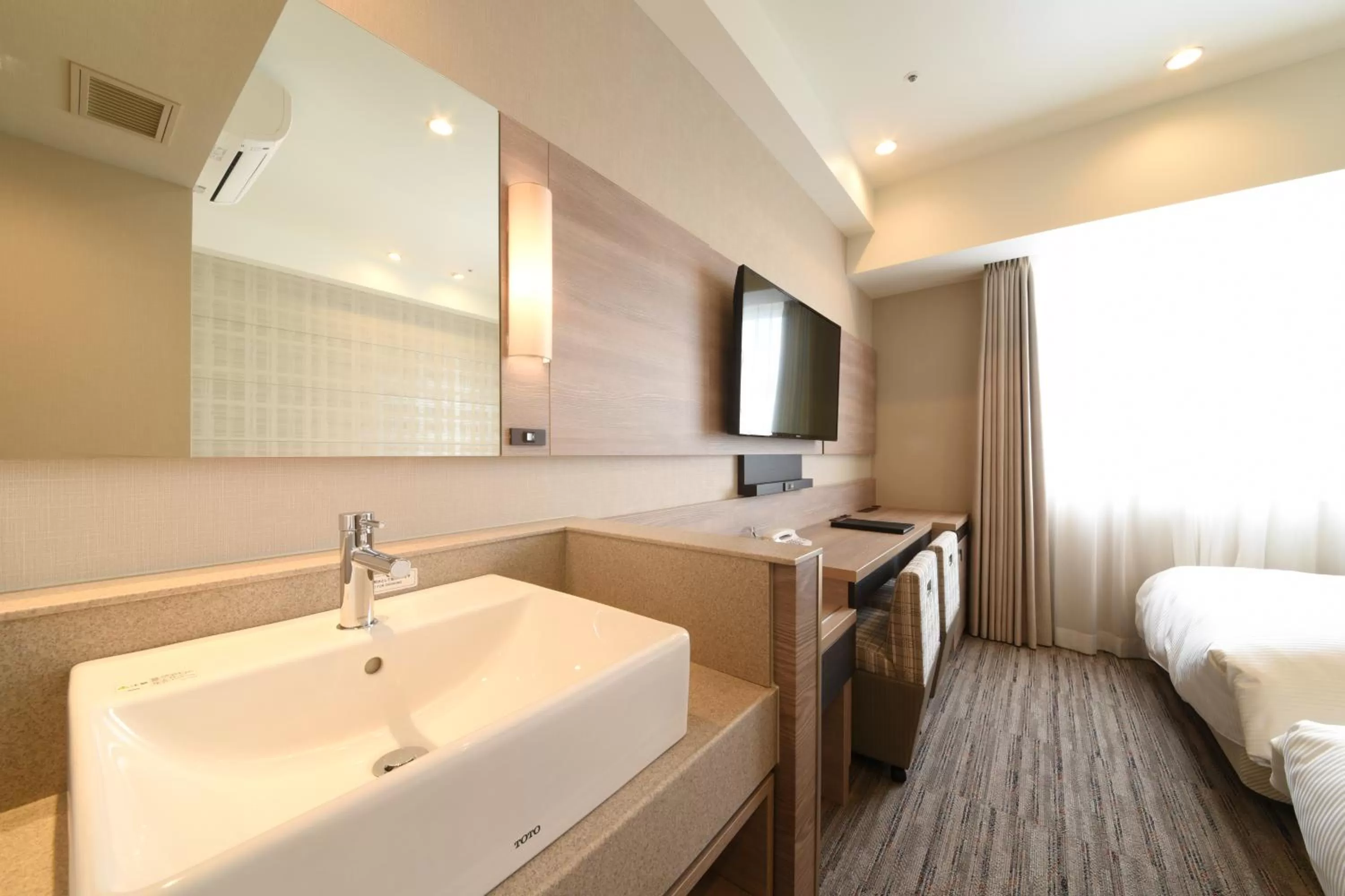 TV and multimedia, Bed in Vessel Inn Shigamoriyama Station