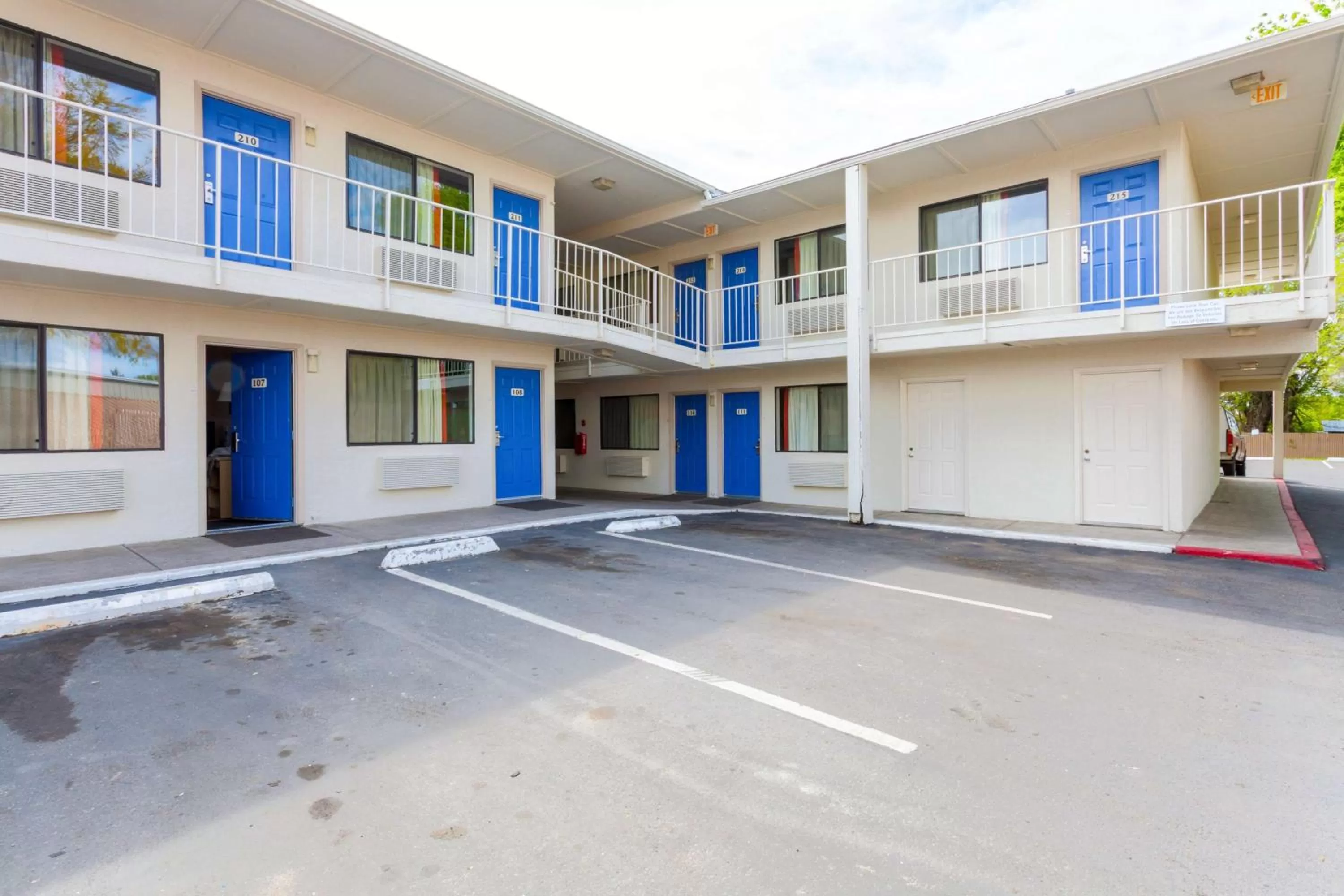 Property building in Motel 6-Klamath Falls, OR