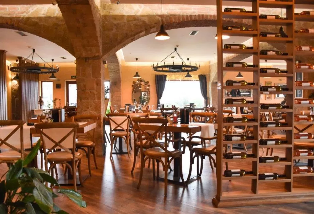 Restaurant/places to eat in Garni Hotel Chicha - Winery ŠKRBIĆ