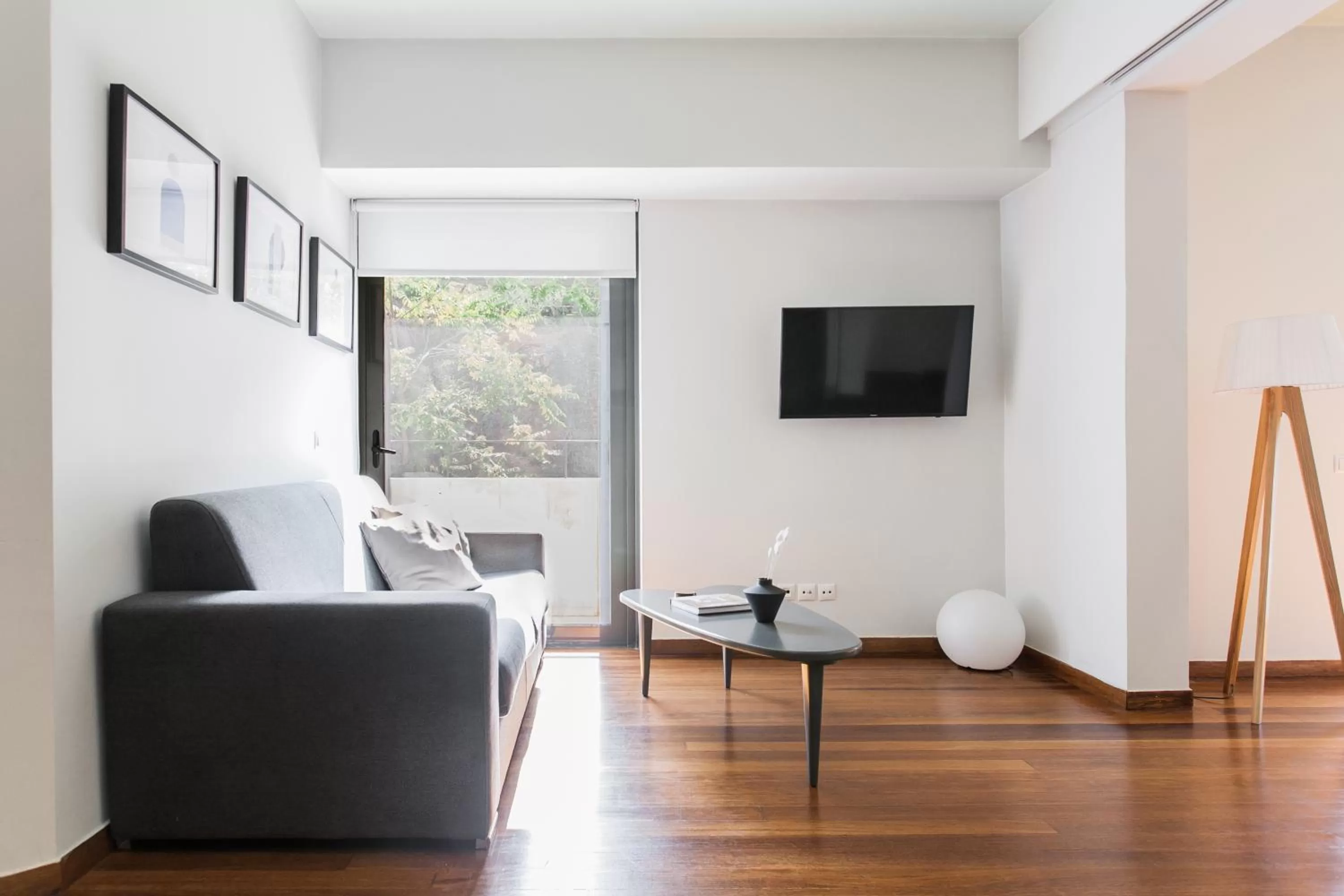 Living room, Seating Area in ZOIA The Hill by UPSTREET