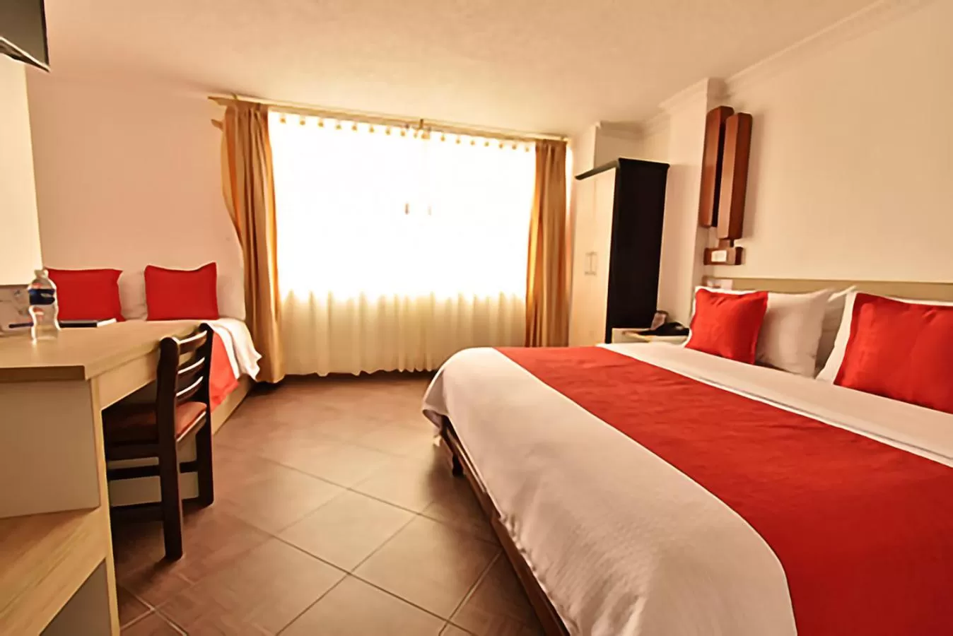 Bed in Hotel Plaza Victoria