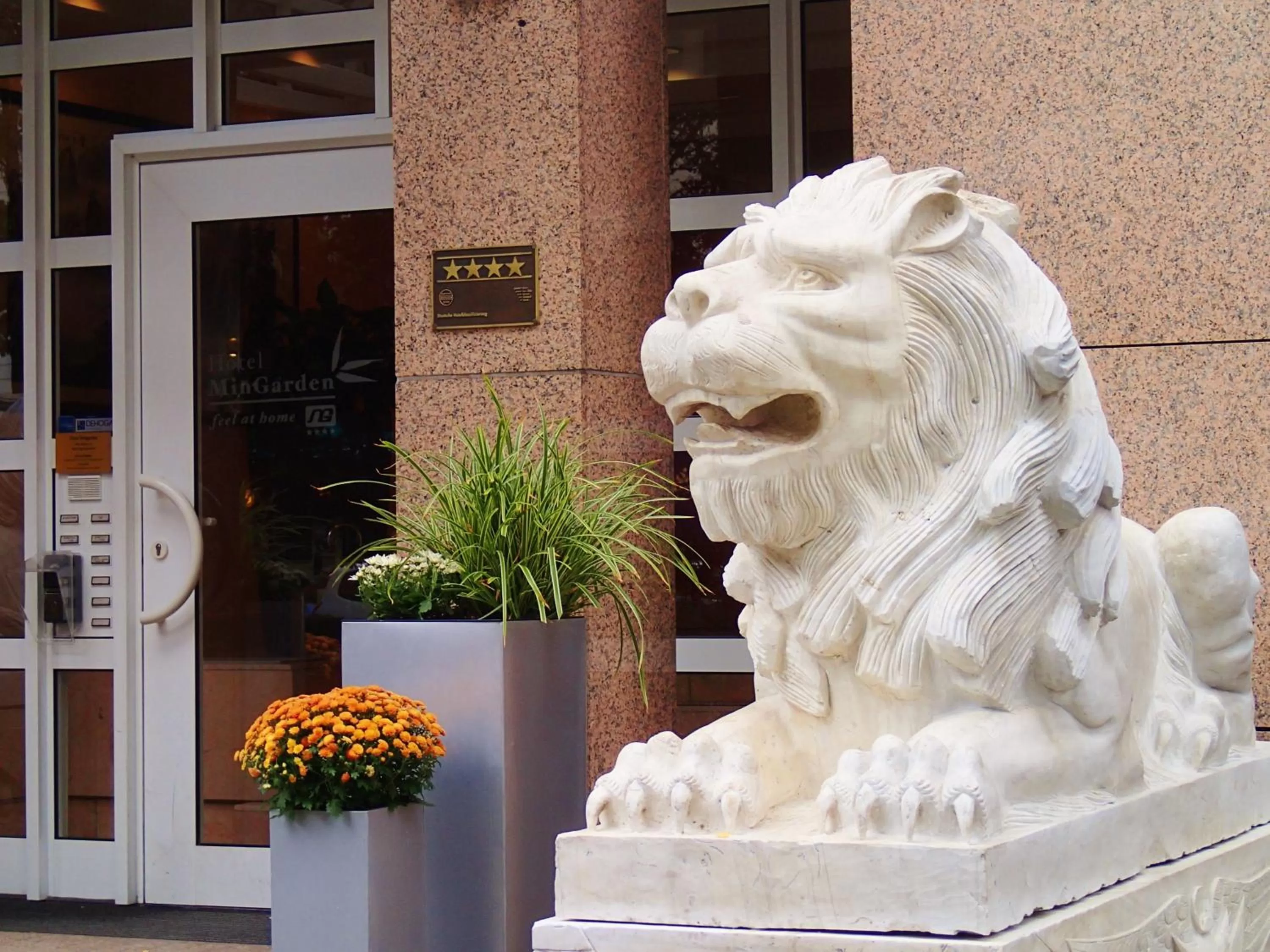 Facade/entrance in Hotel Mingarden