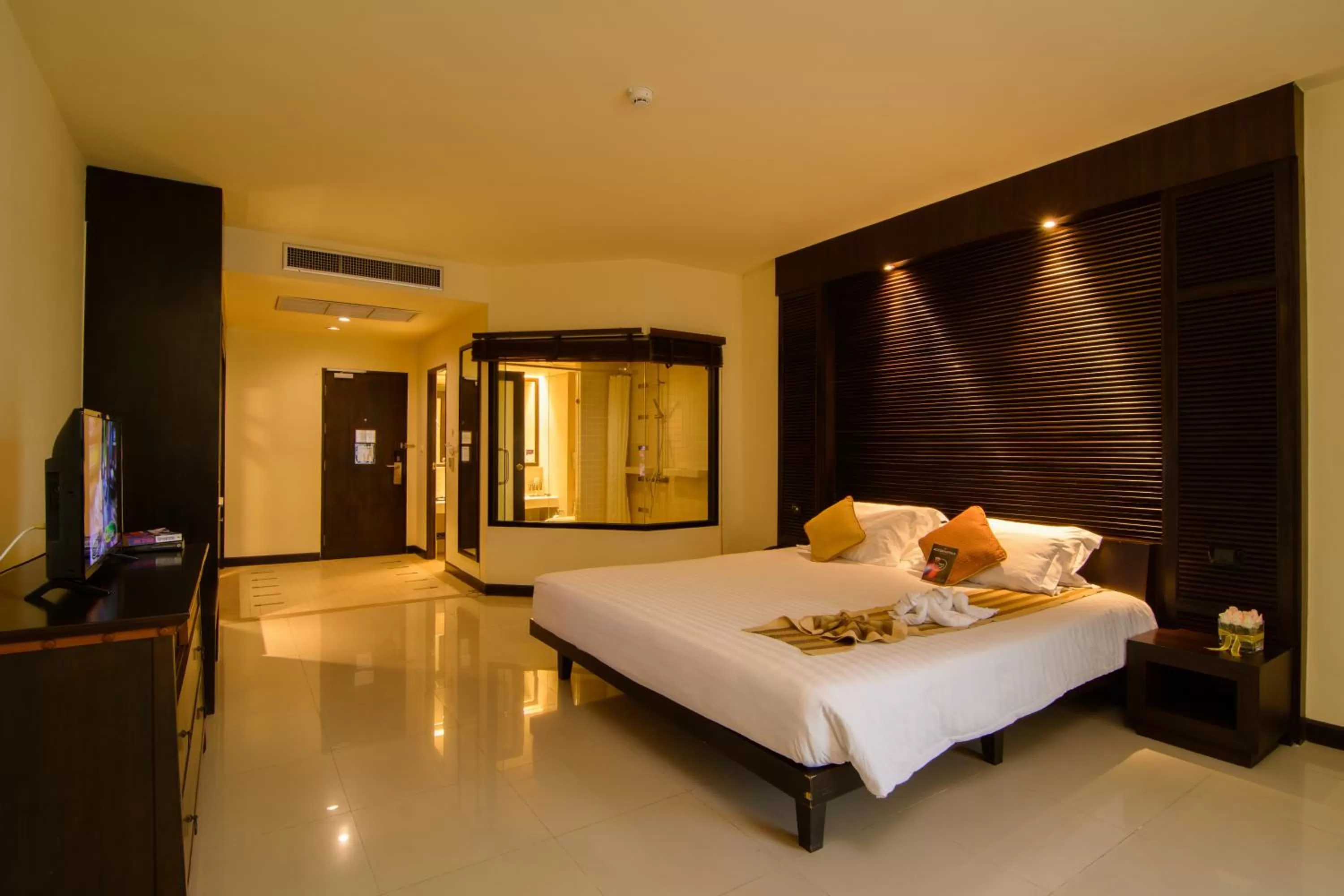 Bed in The Nouveau Chumphon Beach Resort And Golf