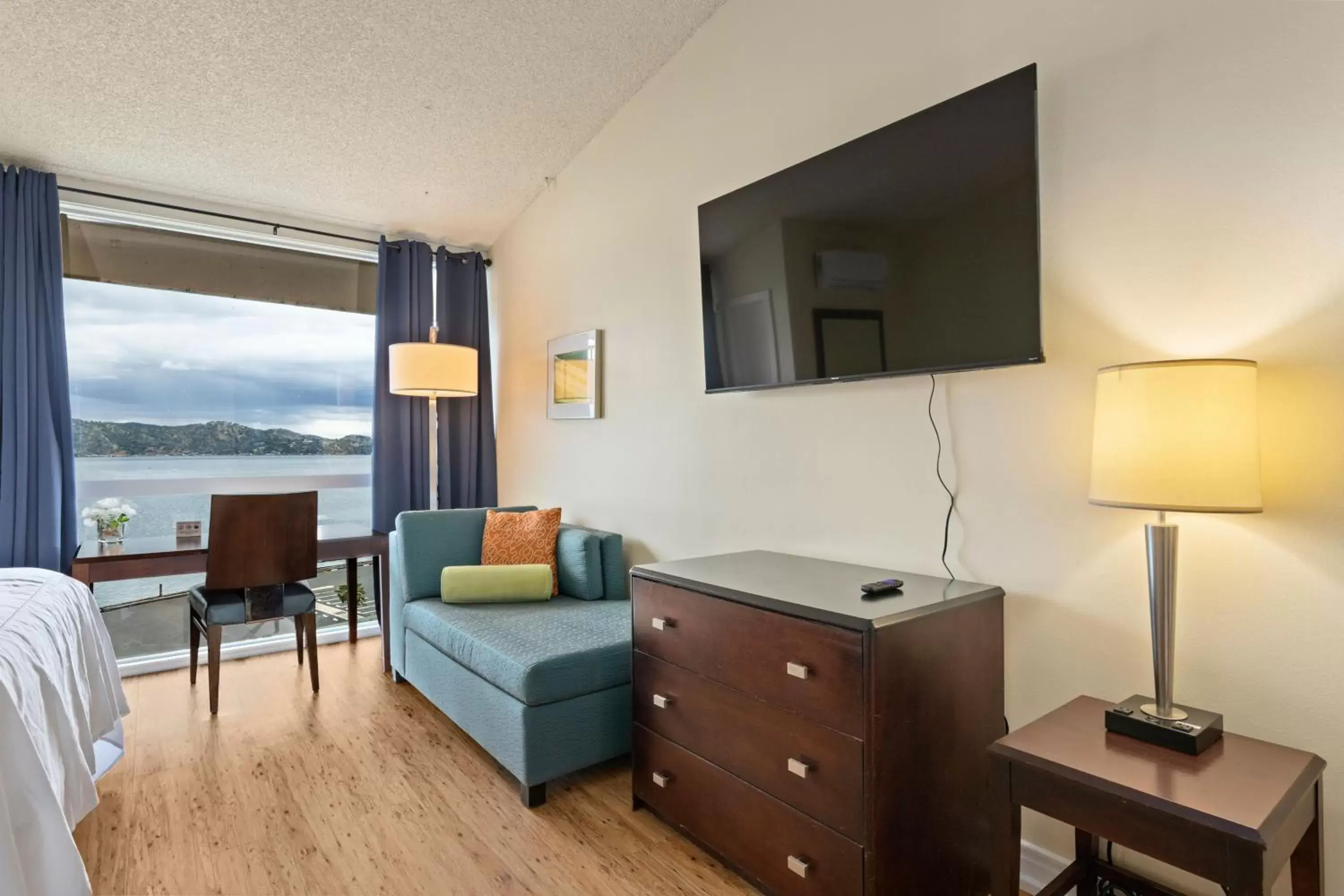 Deluxe King Room in Konocti Harbor Resort Deluxe King Room in Konocti Harbor Resort