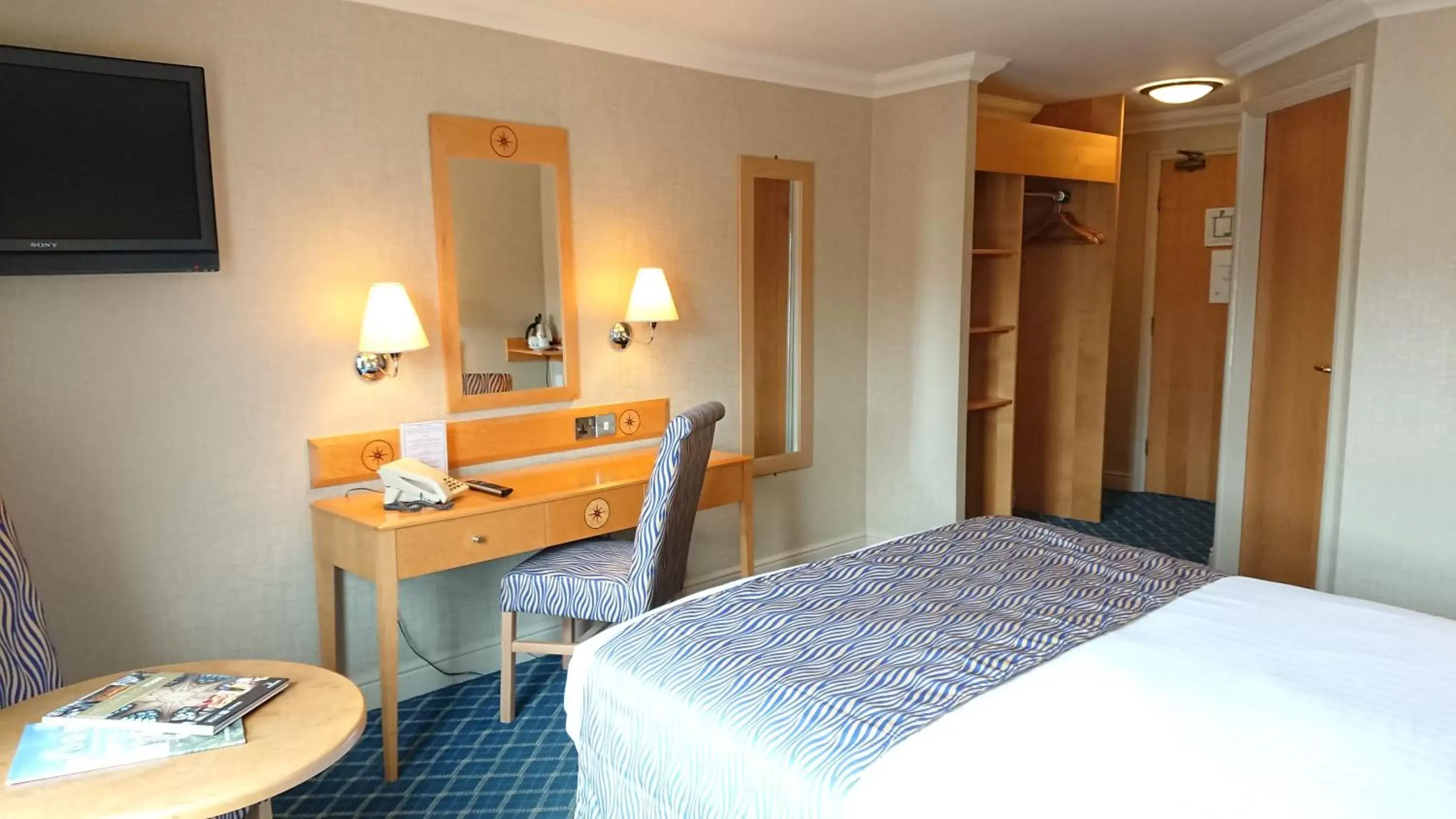 Superior Double with River View in The Queens Hotel Superior Double with River View in The Queens Hotel