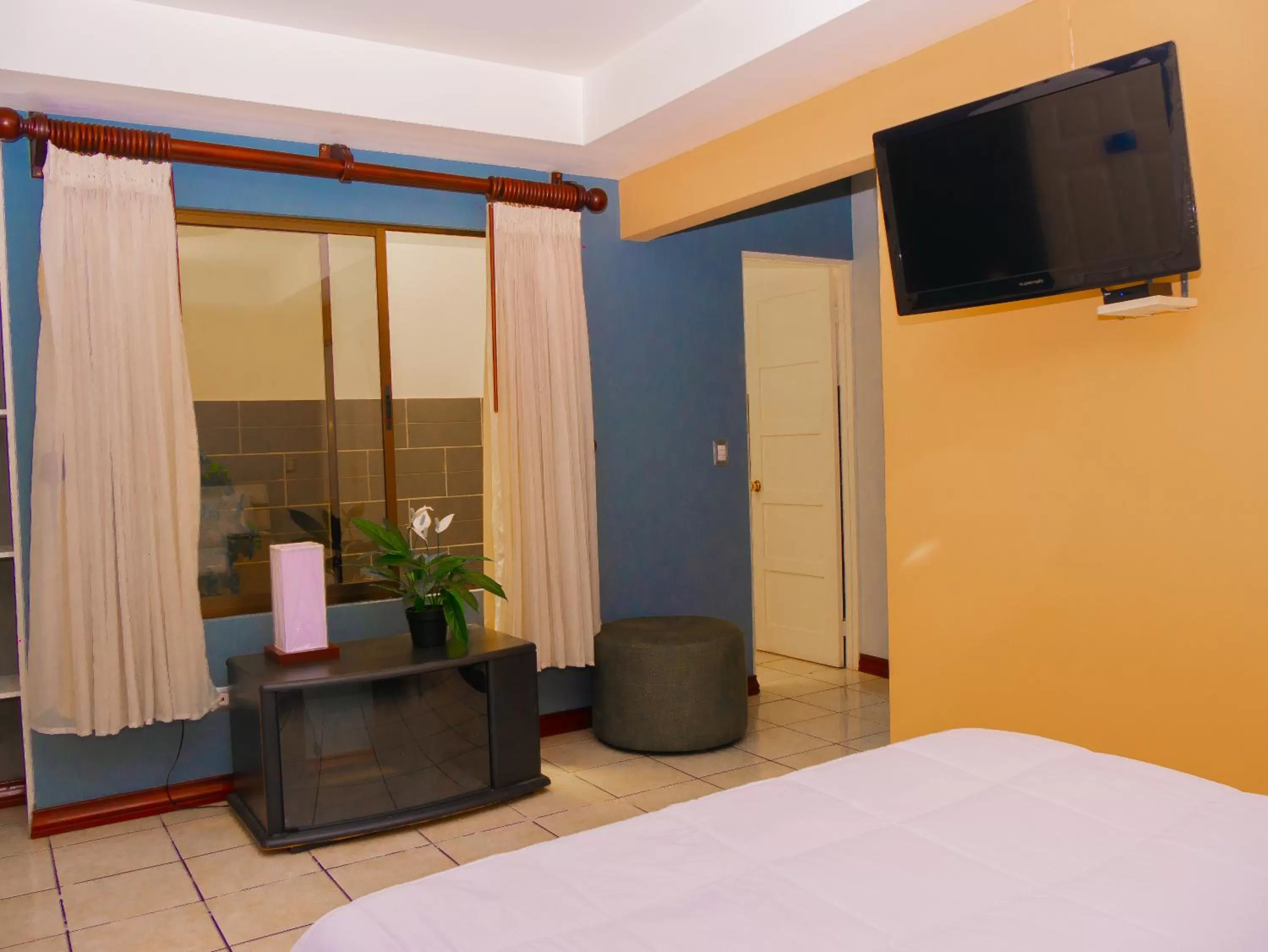 Bedroom, Bed in Hotel Bamboo Aeropuerto