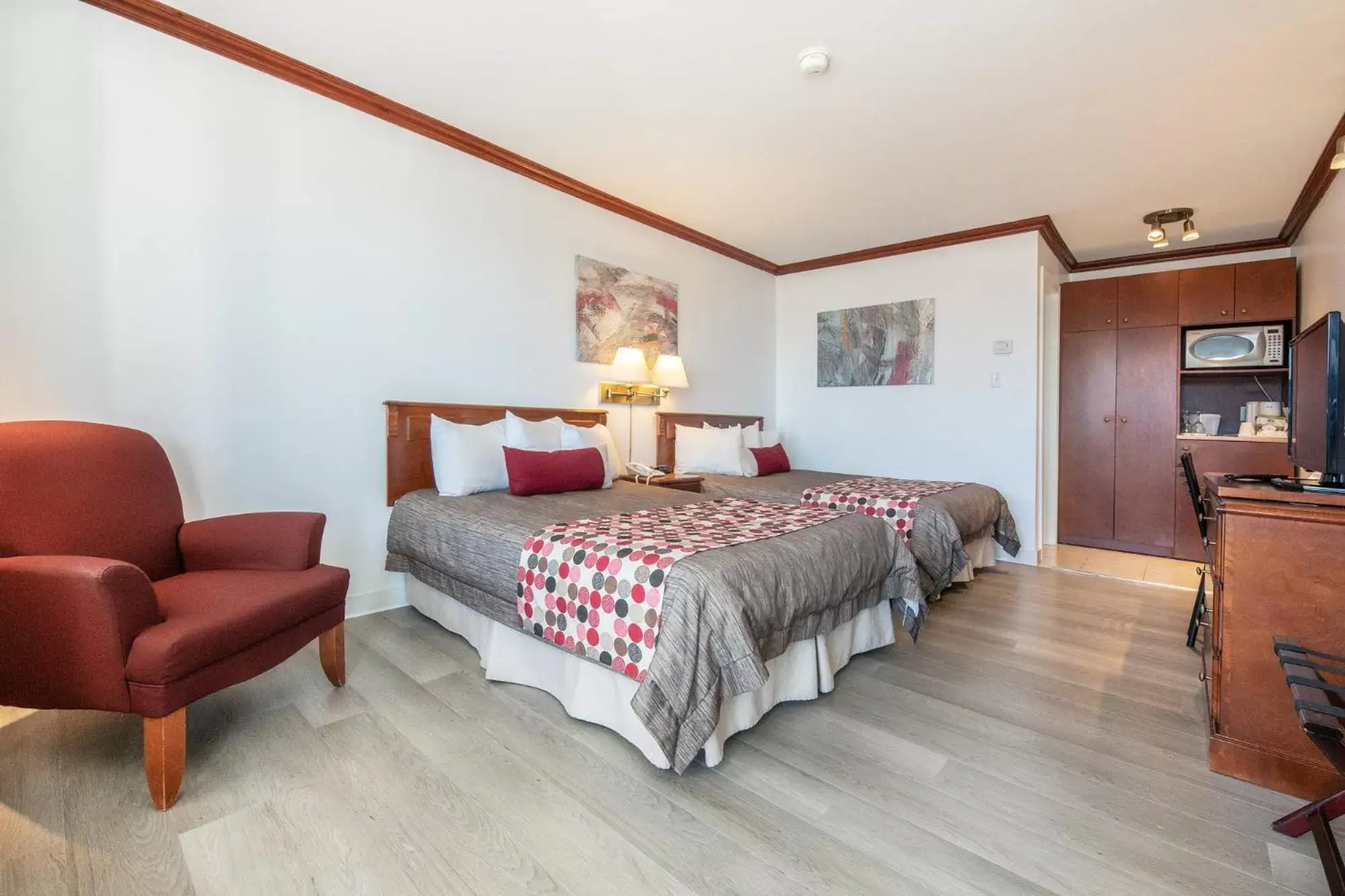 Deluxe Double Room with Two Double Beds in Hotel Plante Deluxe Double Room with Two Double Beds in Hotel Plante