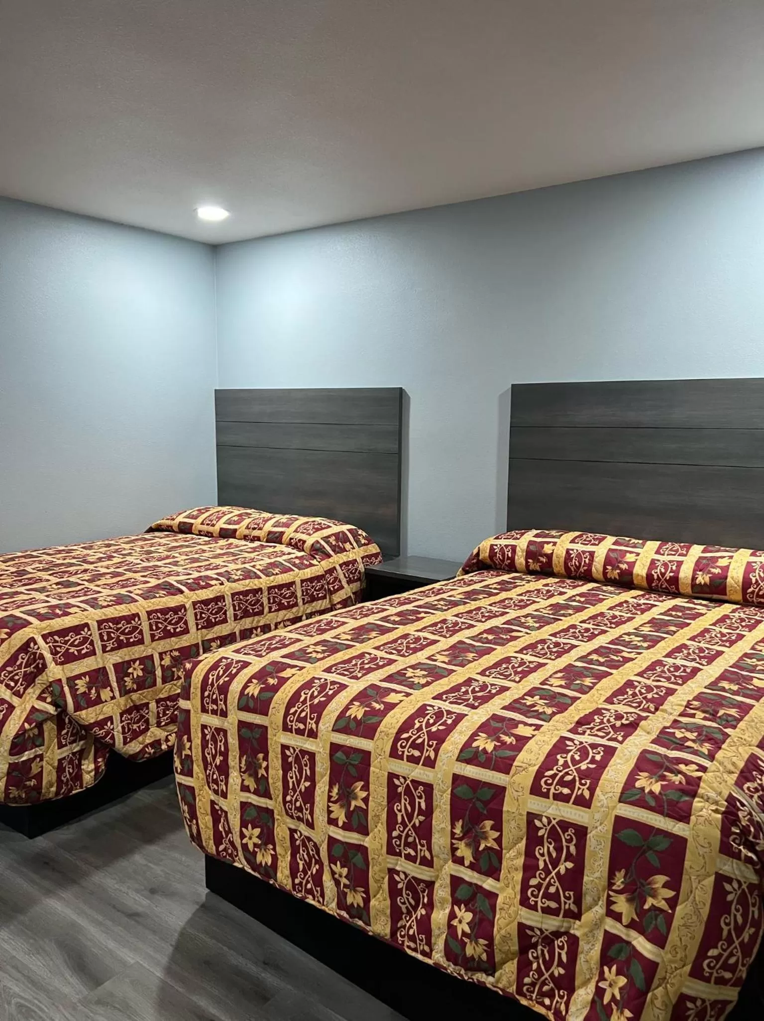 Bed in Travel Inn Gilroy