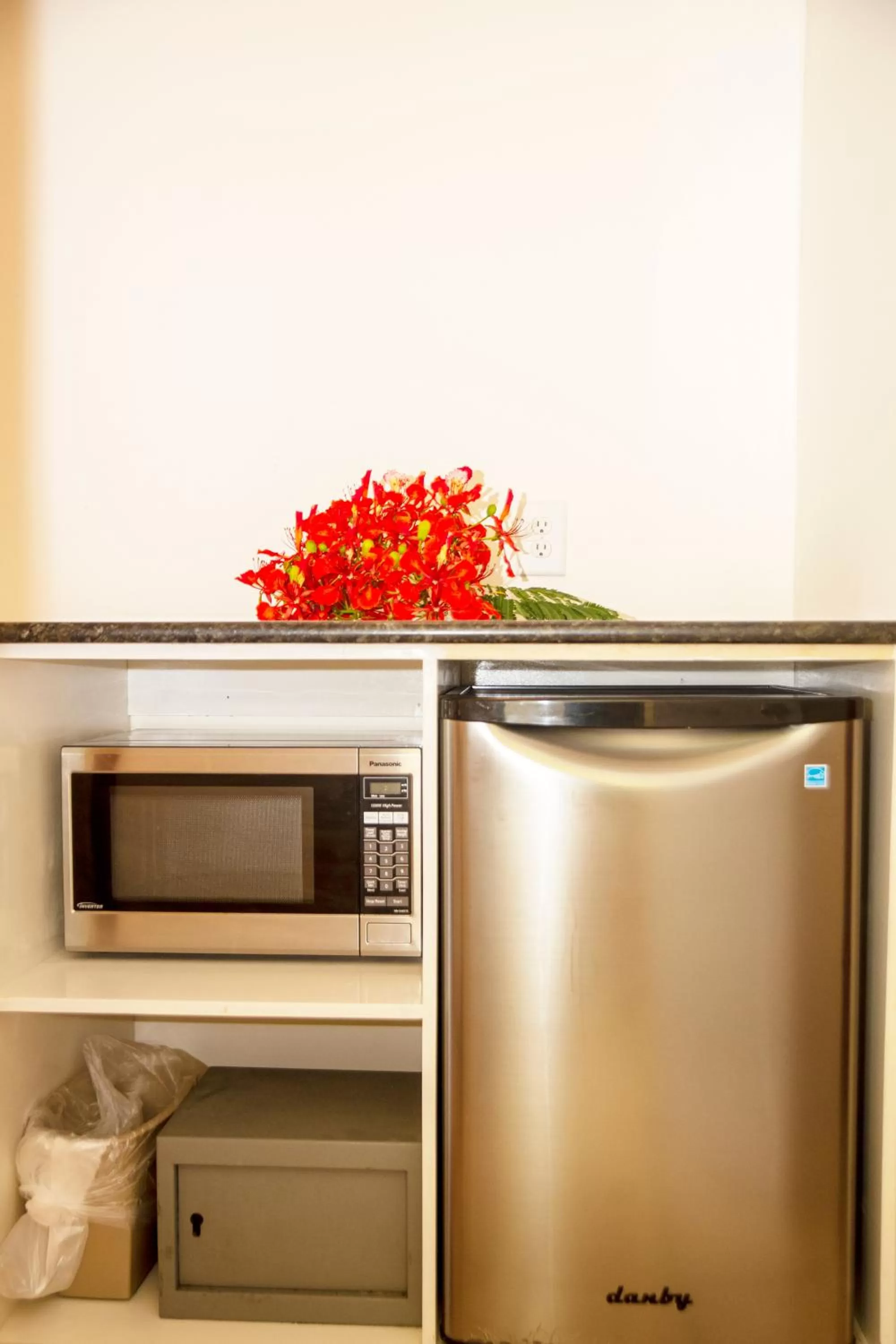 Orange Hill Beach Inn