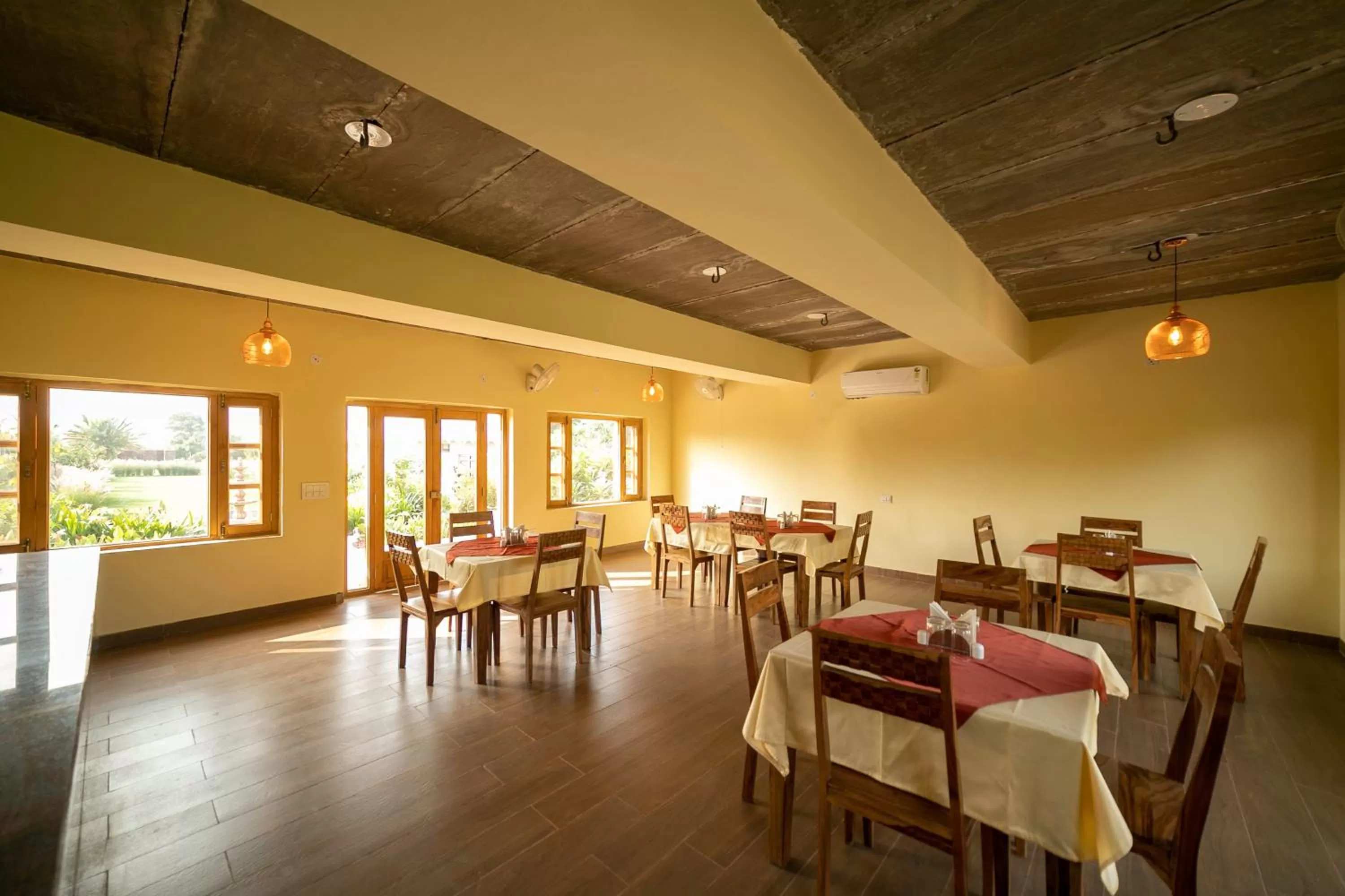 Restaurant/places to eat in Madho Bagh