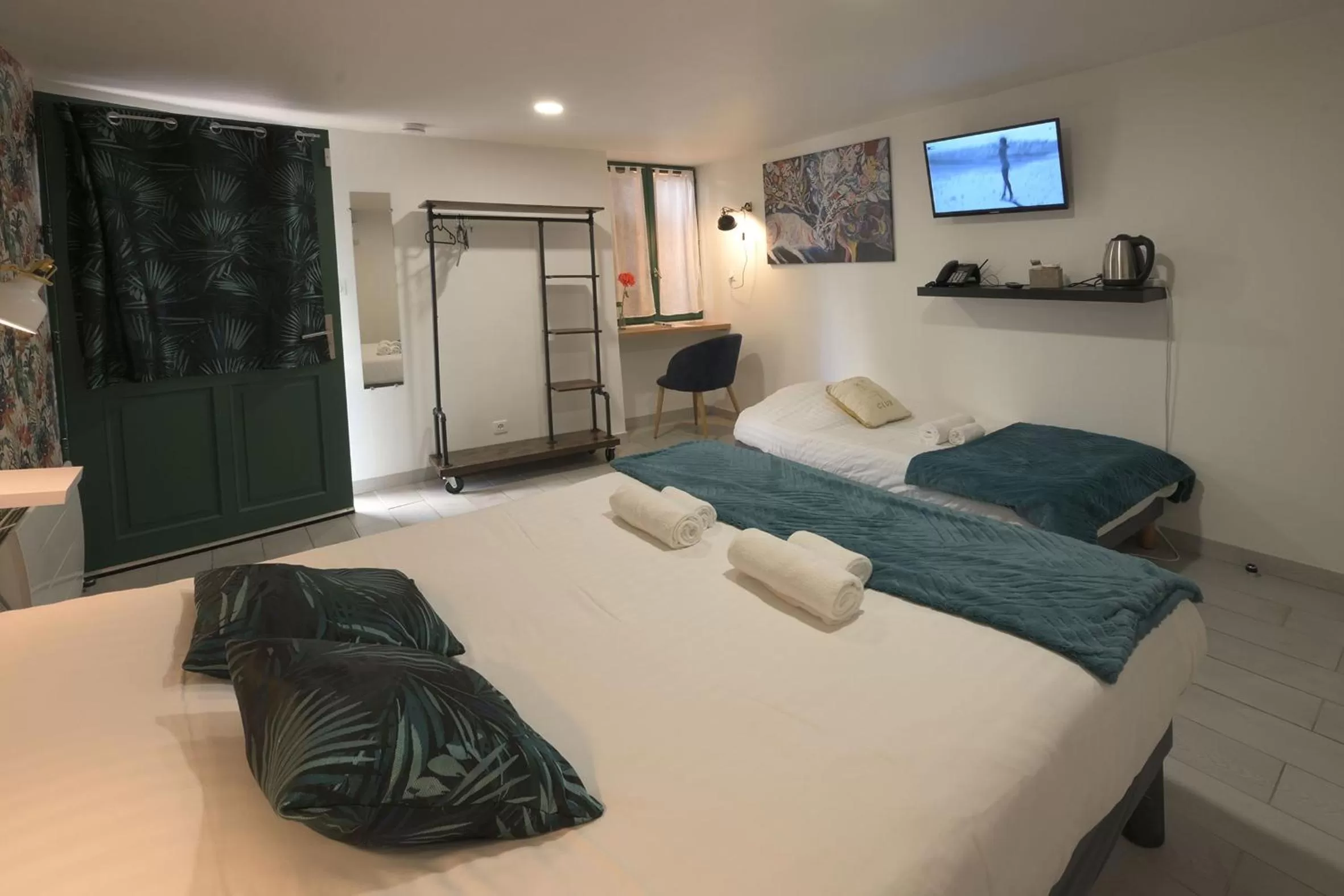 Bed in Hotel De La Croisée