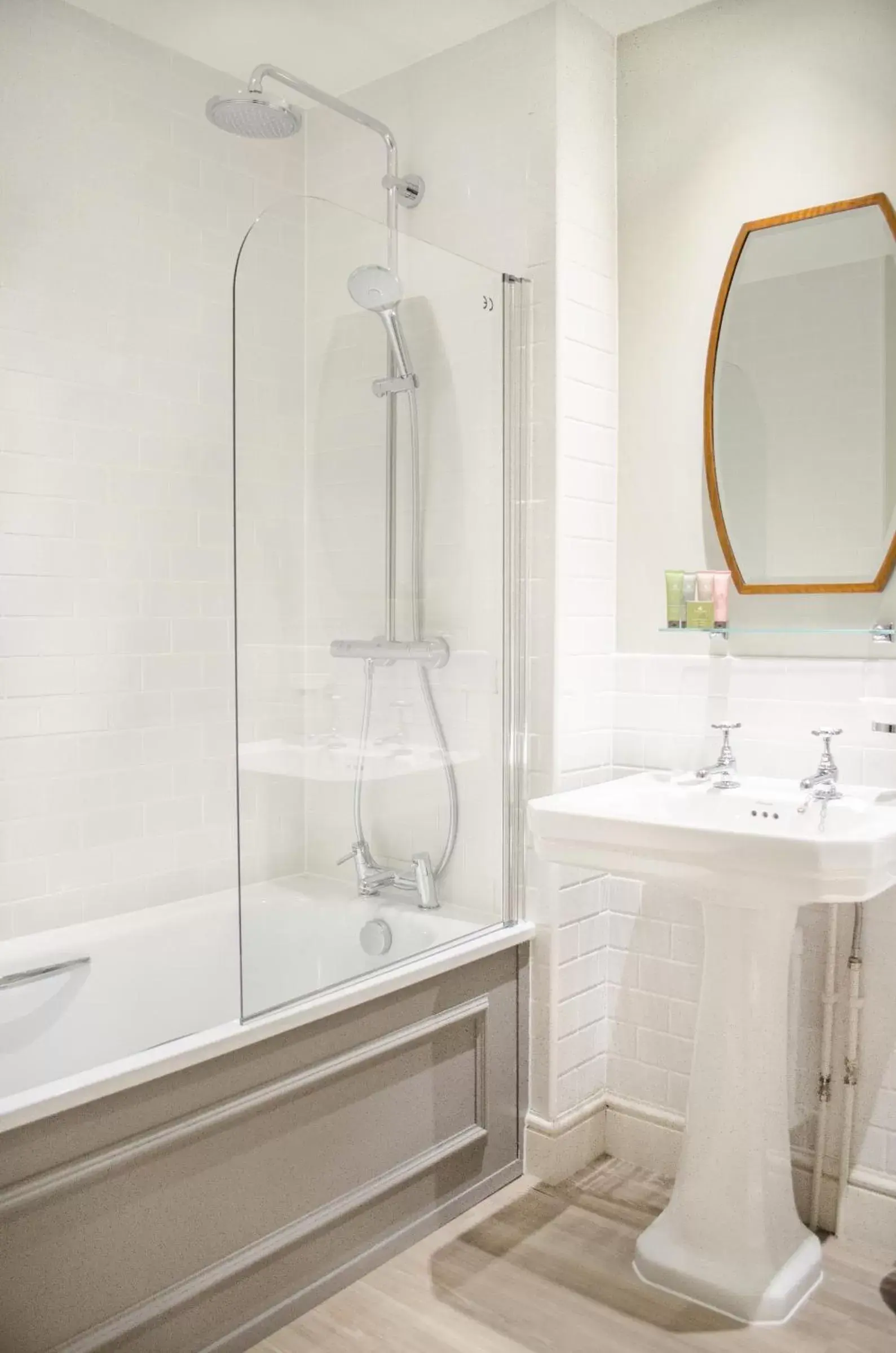 Family Double Room in Tulse Hill Hotel Family Double Room in Tulse Hill Hotel