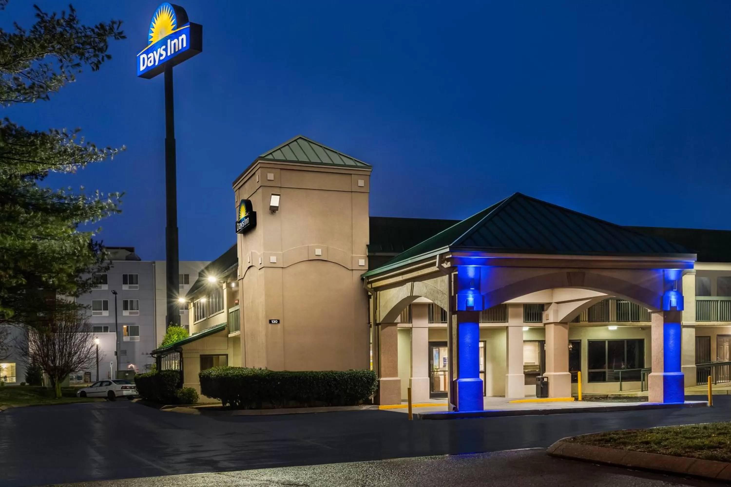 Property building in Days Inn by Wyndham Clarksville North EXIT 4