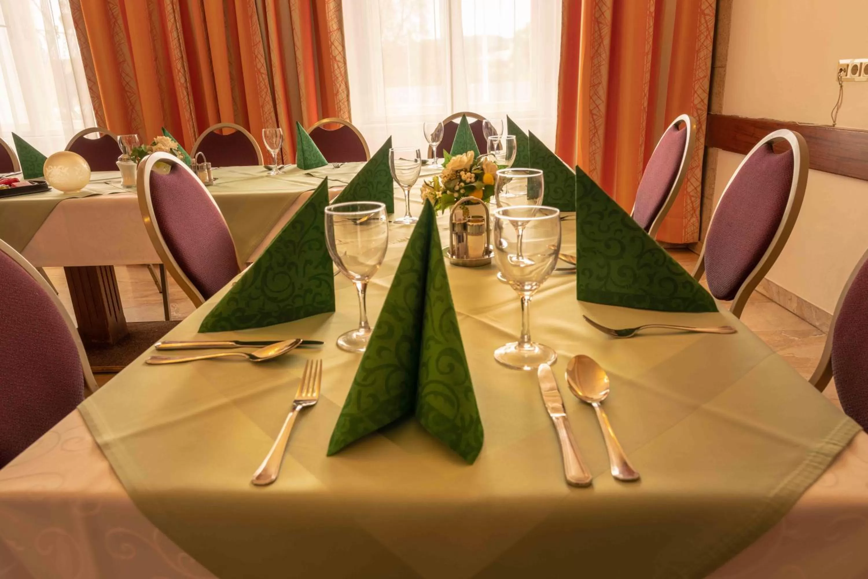 Restaurant/places to eat in Hotel Anker