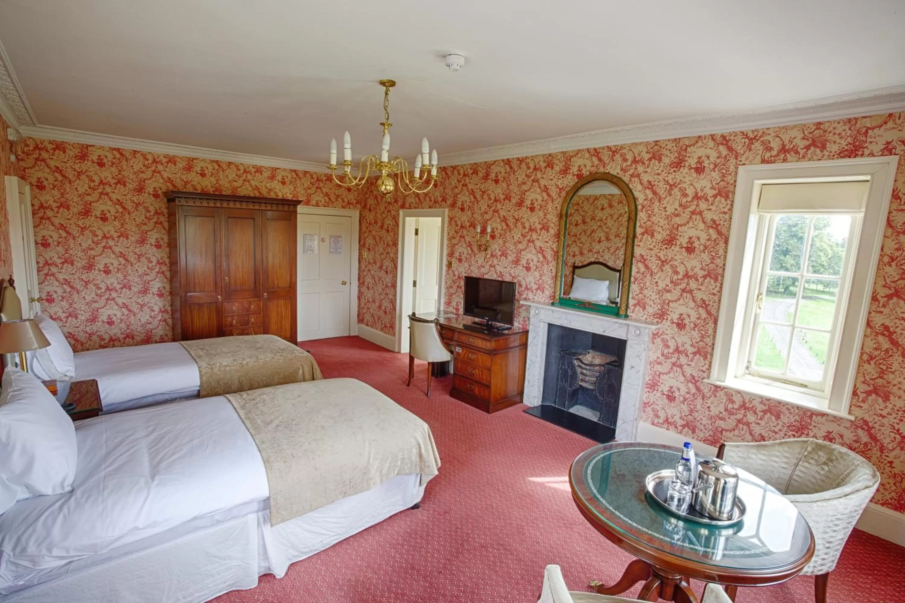 Bed in Donnington Grove Hotel & Golf Club