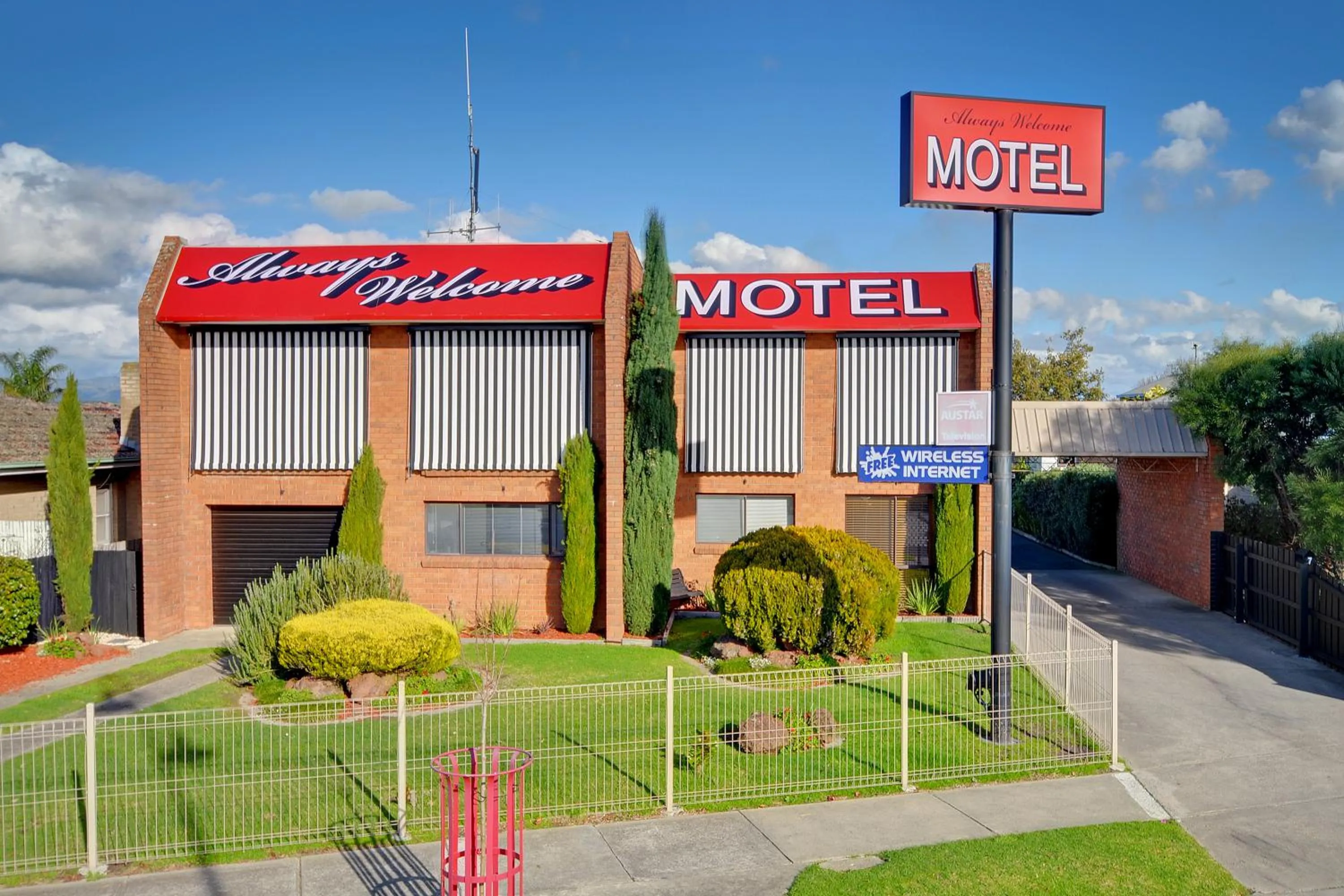 Property building in Tree Rose Motel Morwell