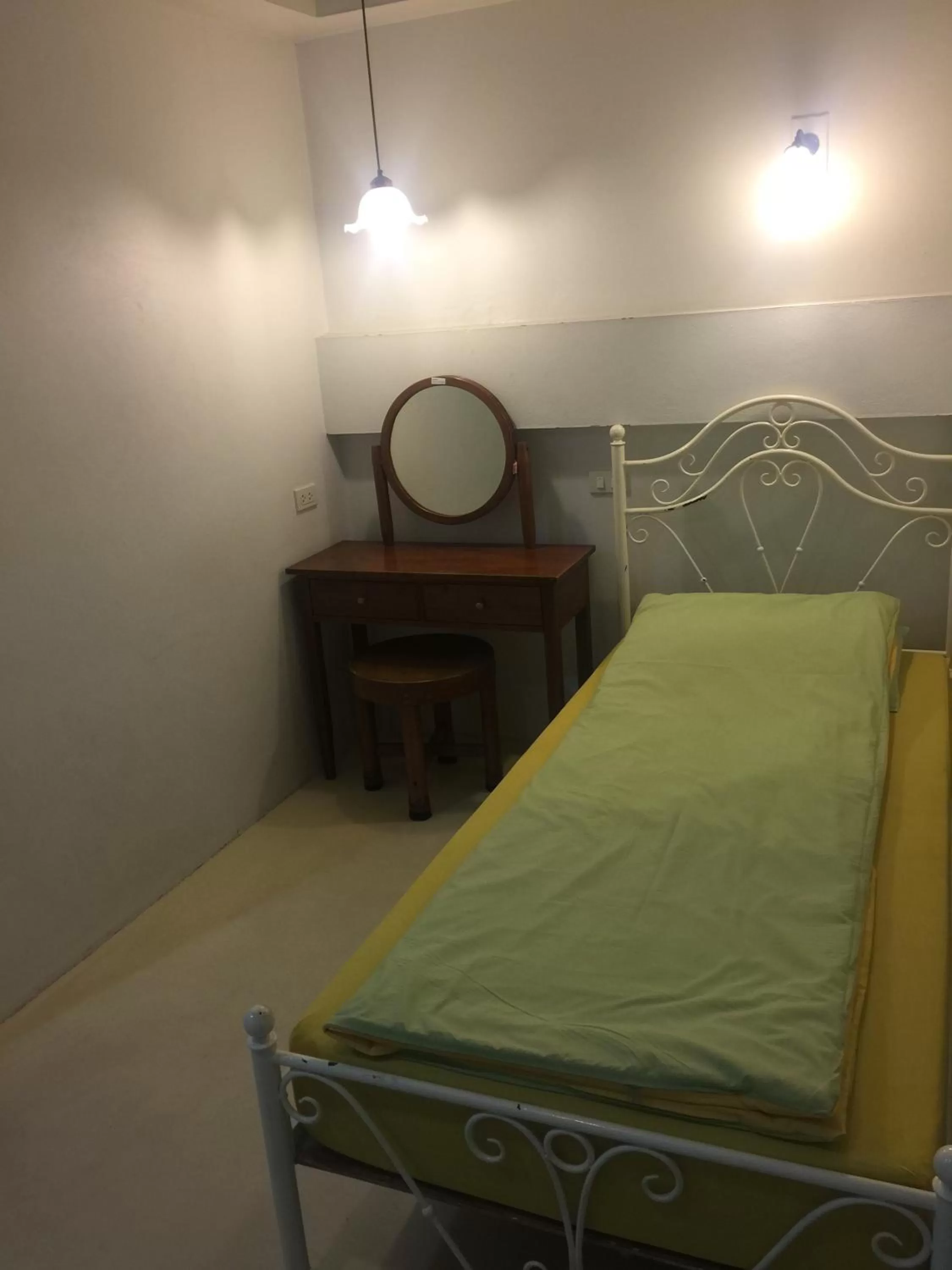 Bedroom, Bed in Roof View Place