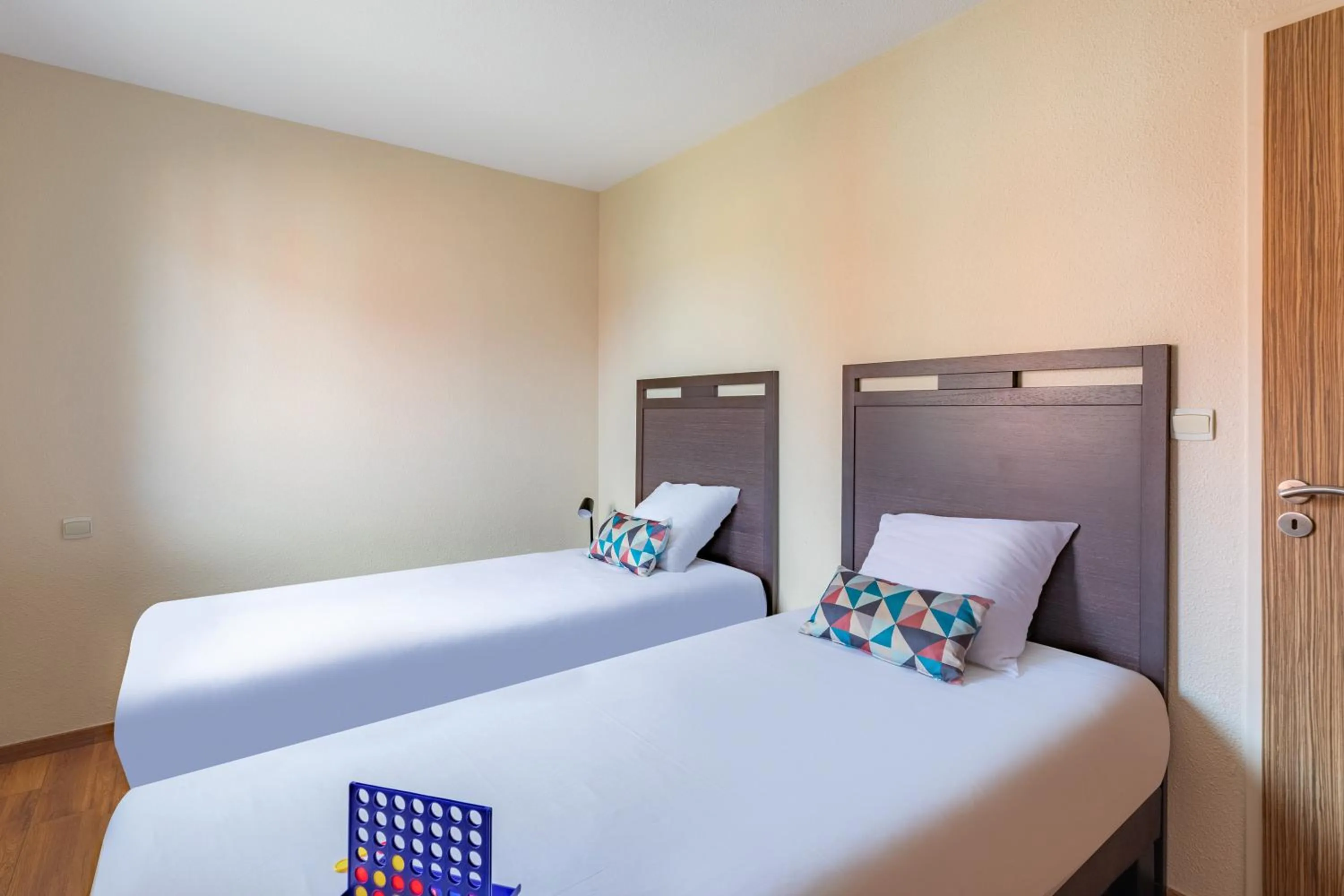 Bed in Appart'City Classic Toulouse Saint-Simon