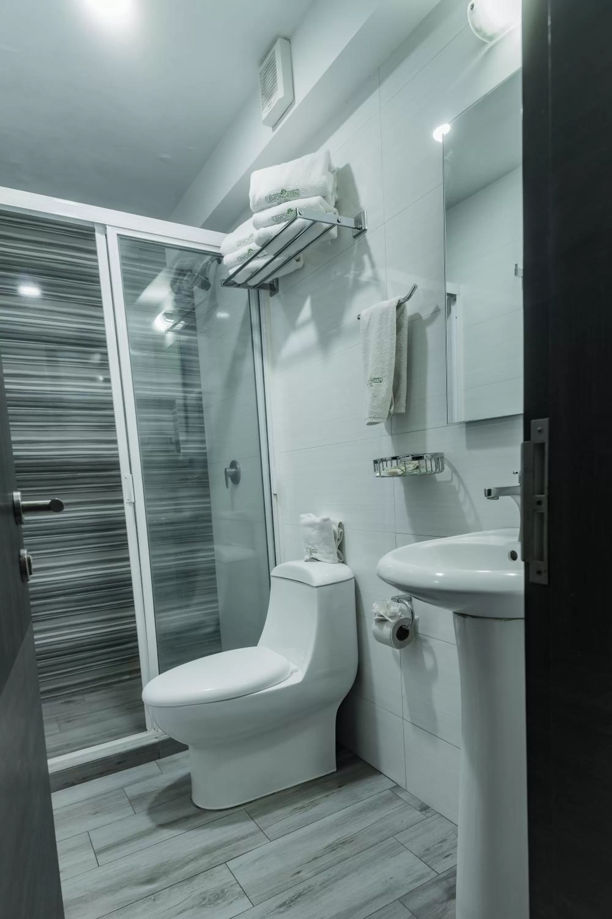 HOTEL LEMON GREEN -Zona Expo Frente al Centro de Convenciones